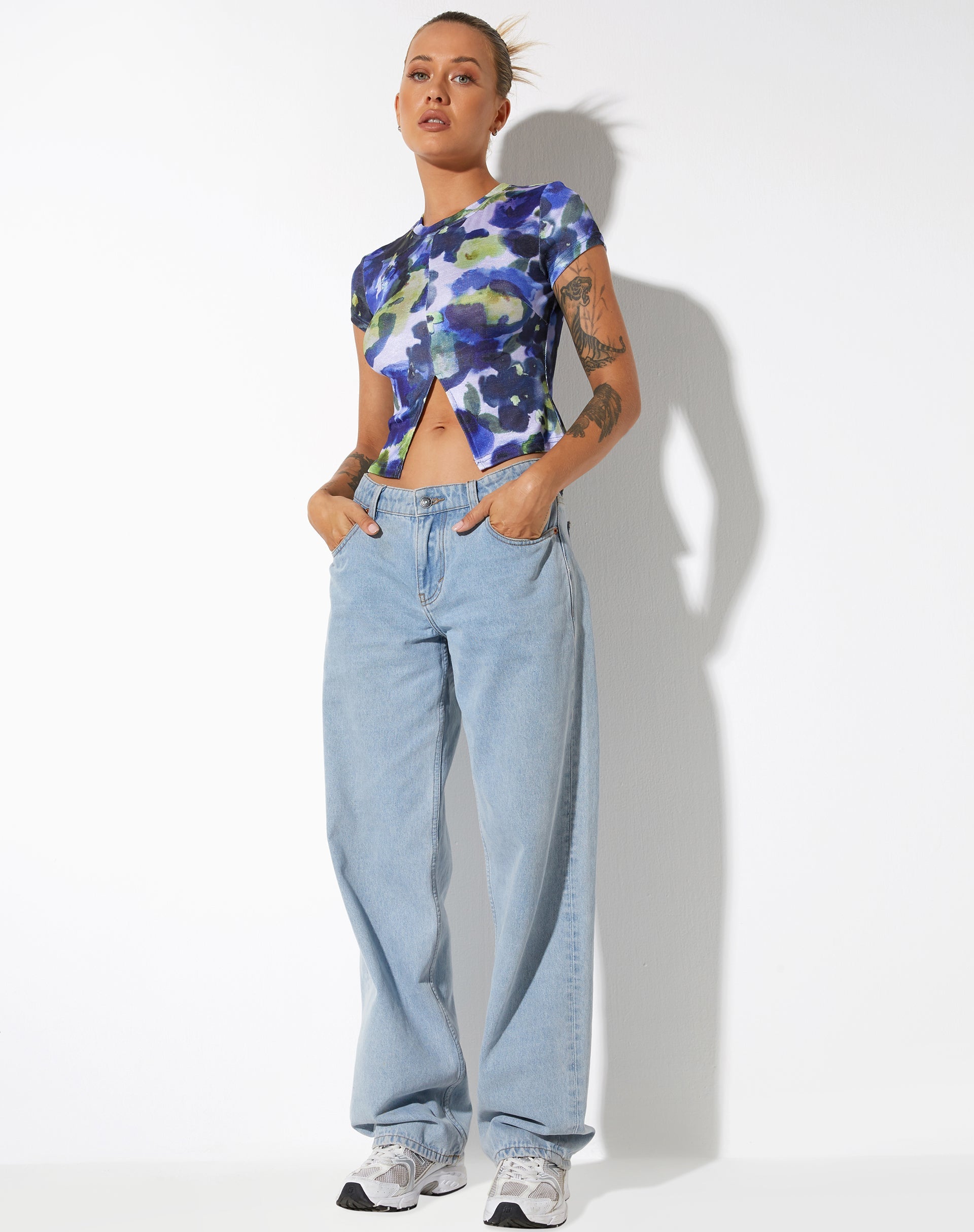 Afbeelding van Sianda Crop Top in abstract aquarelblauw