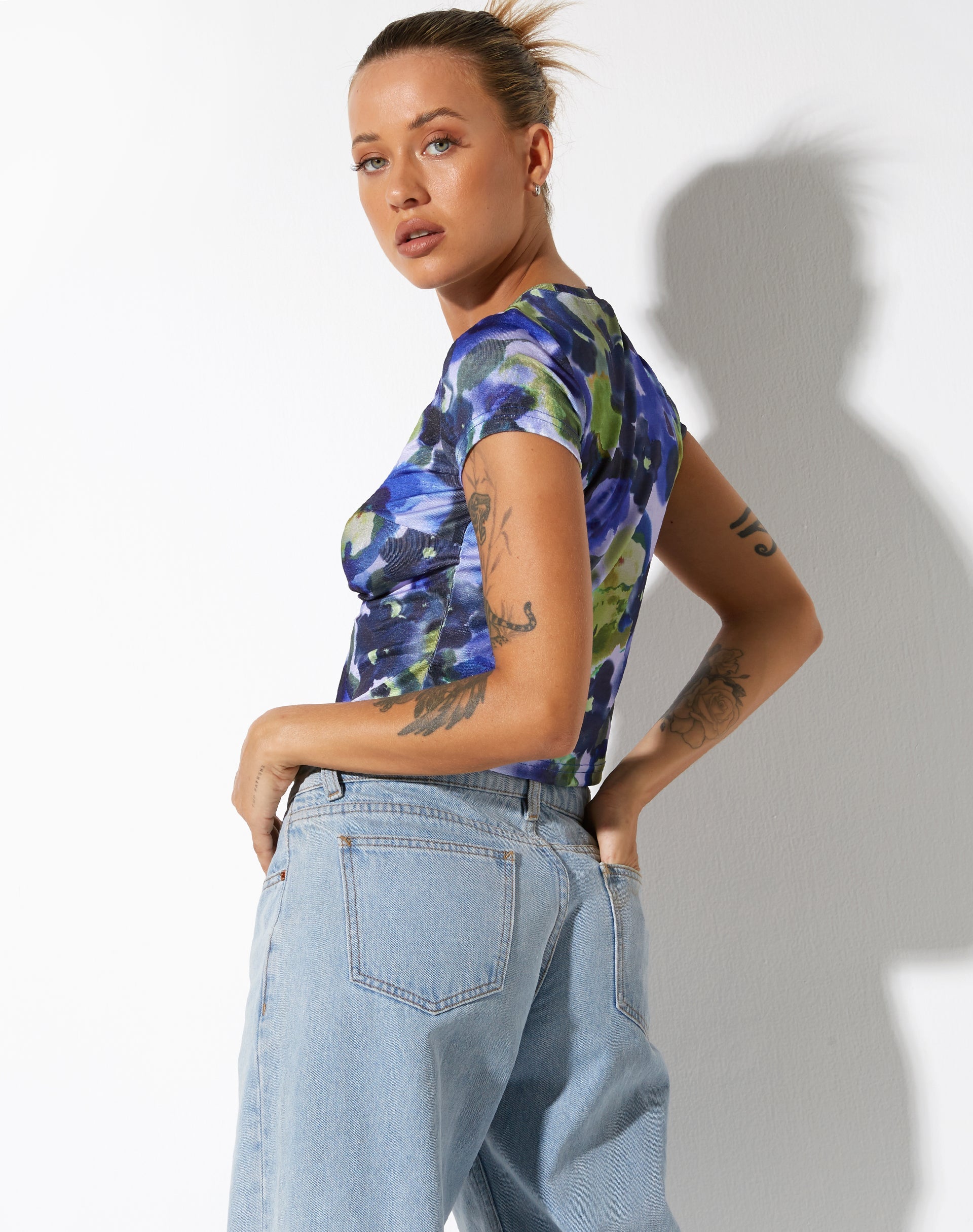 Afbeelding van Sianda Crop Top in abstract aquarelblauw
