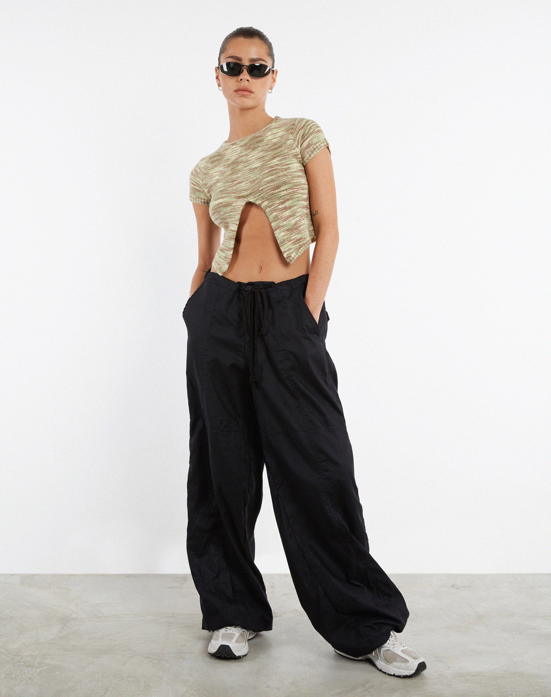 beeld van MOTEL X JACQUIE Sianda Crop Top in Mix Space Dye Khaki