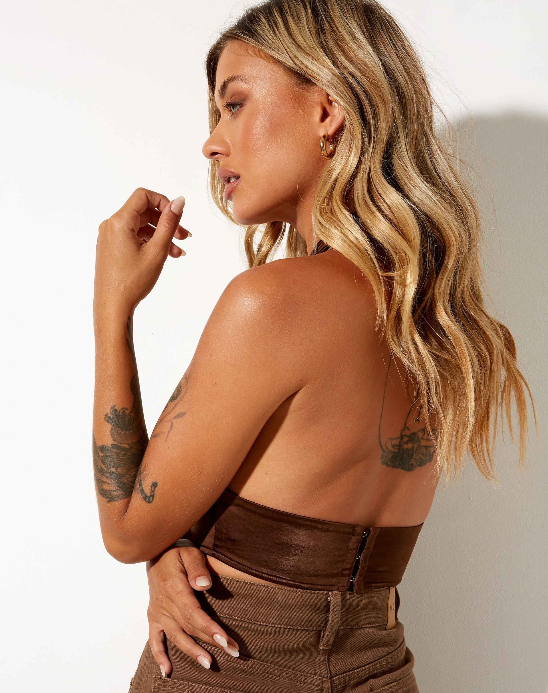 Afbeelding van Silta Crop Top in Satijn Chocolade