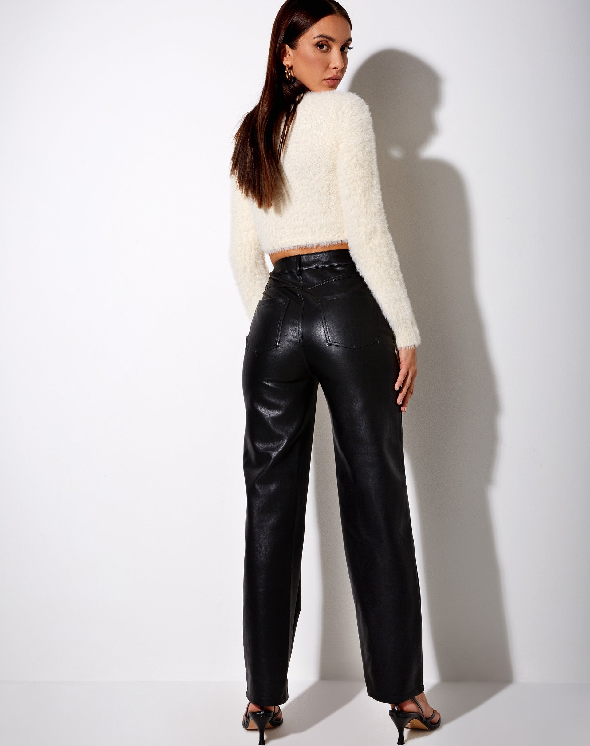Afbeelding van Skinny Cropped Trui in Bontgebreide Crème