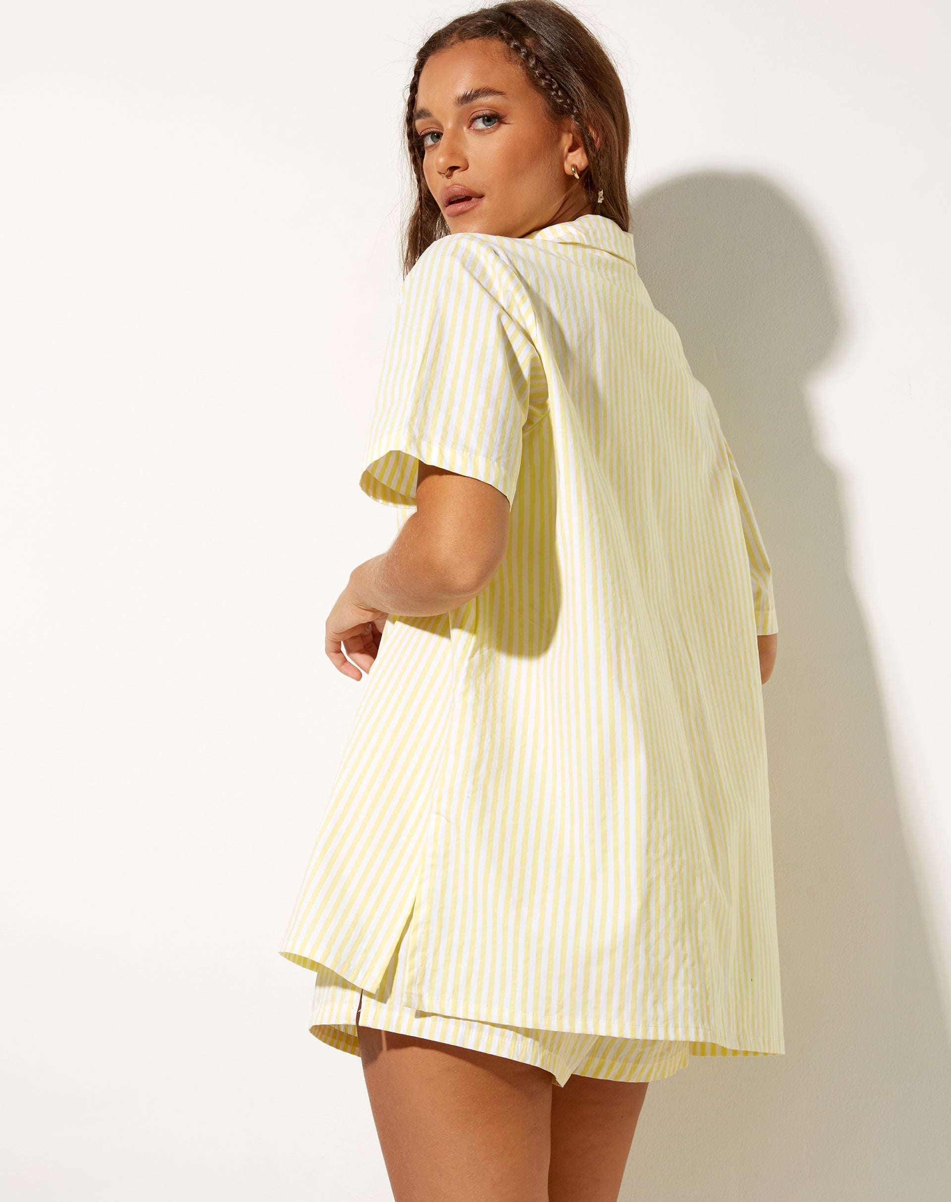 Afbeelding van Smita Shirt in Transparant Geel Take It Easy