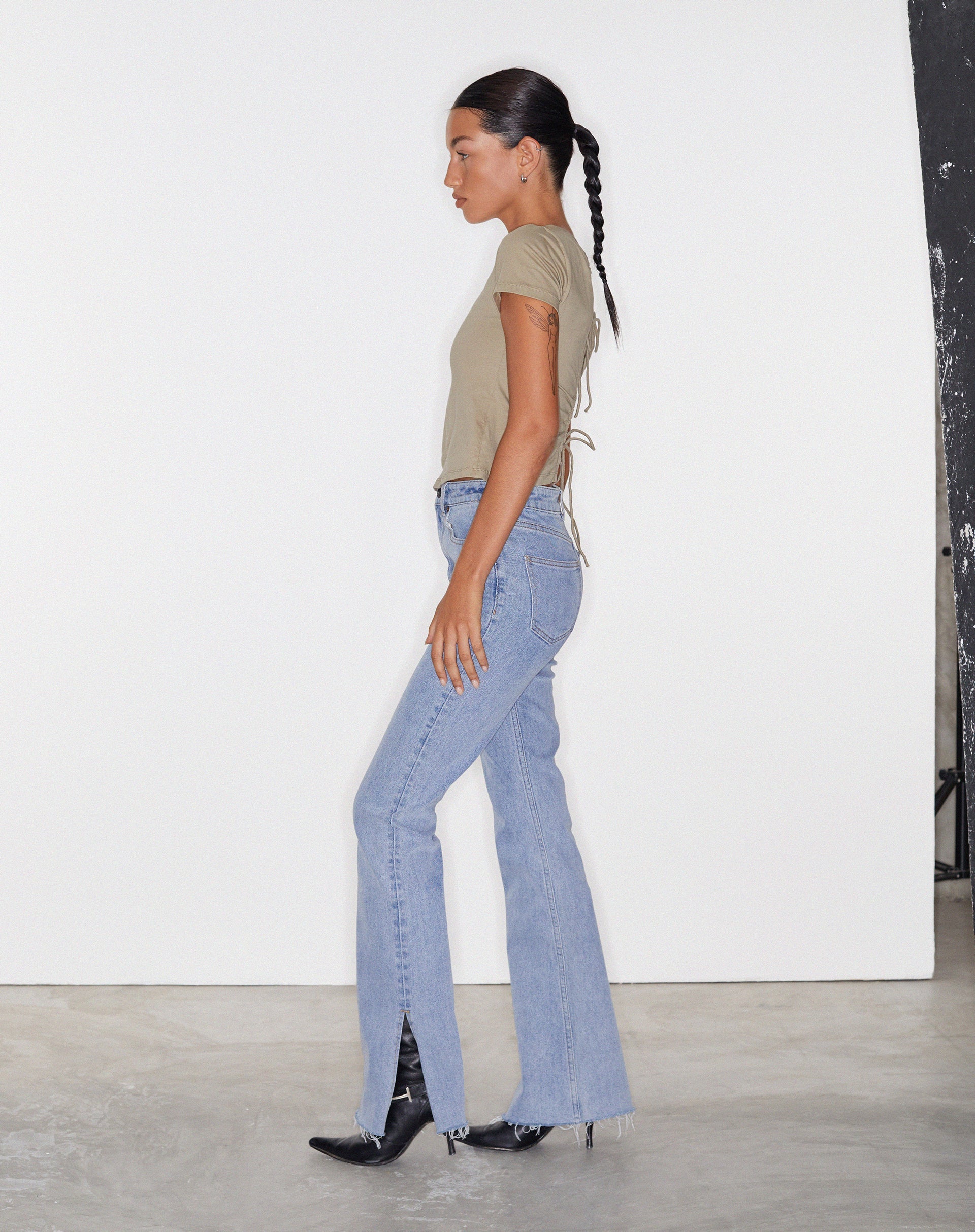 Afbeelding van Split Bootleg Jean in Light Wash