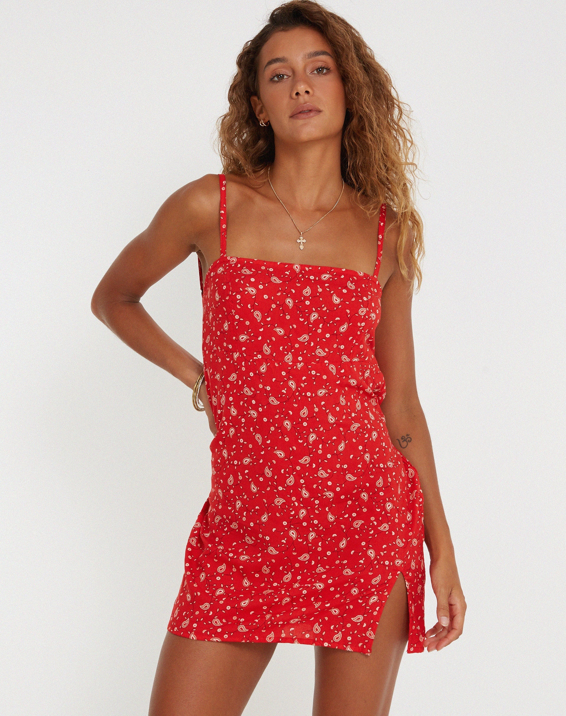 Afbeelding van Stoira Mini Dress in Paisley Fun Red