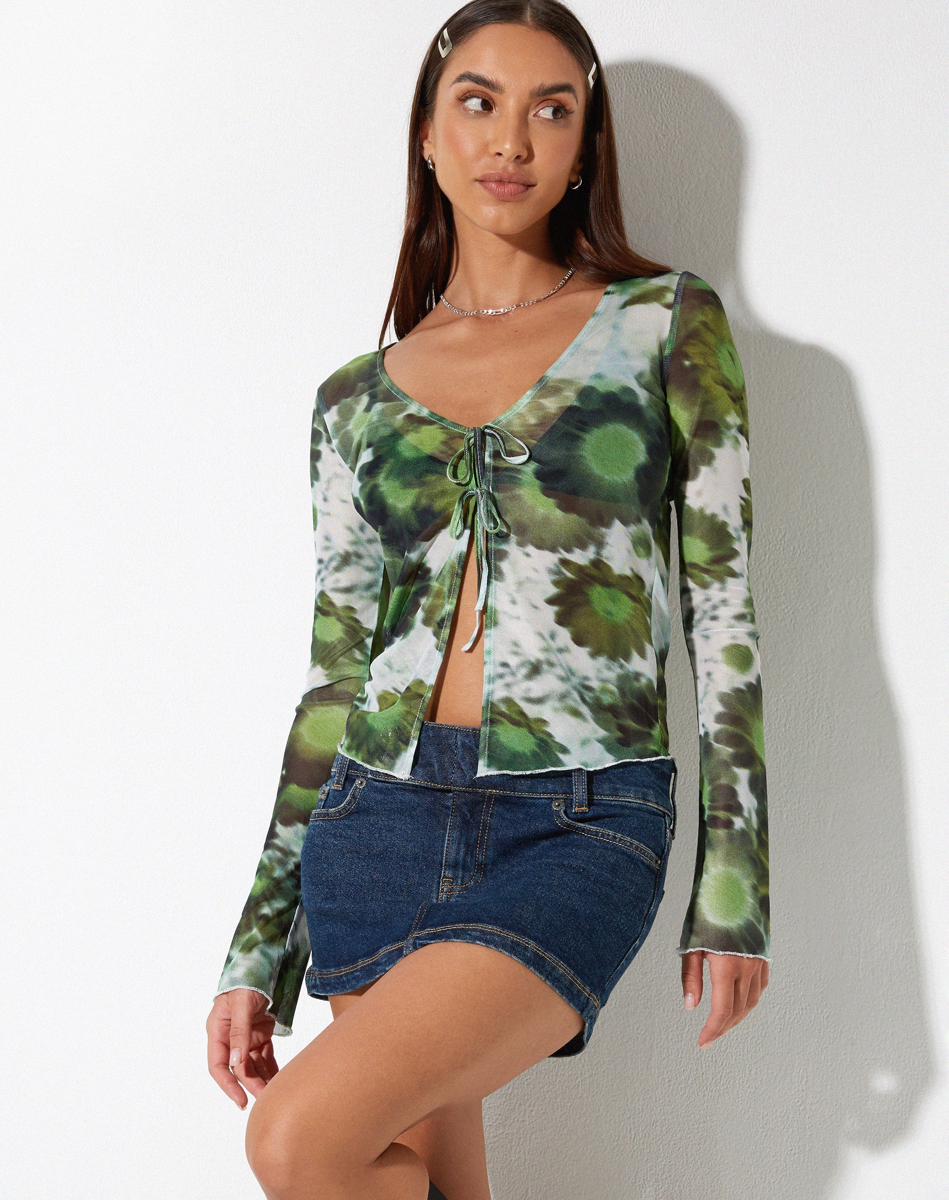 beeld van Sujata Cardi in Xray wazig Daisy Green