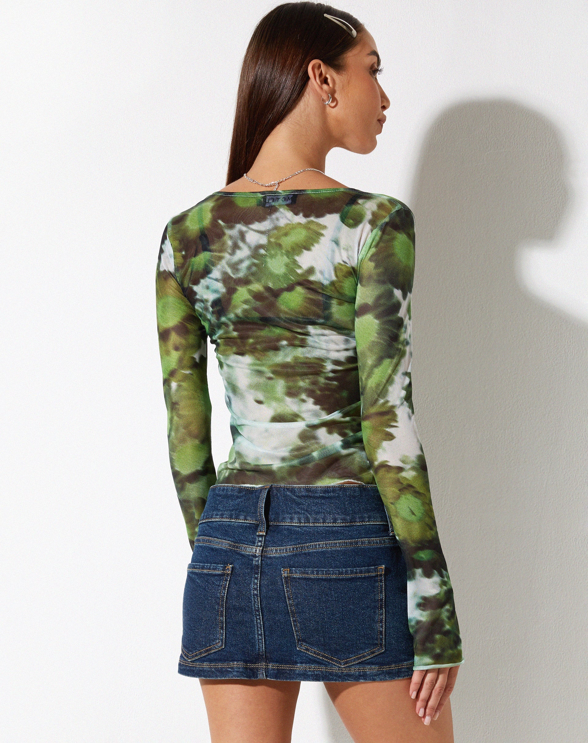 beeld van Sujata Cardi in Xray wazig Daisy Green