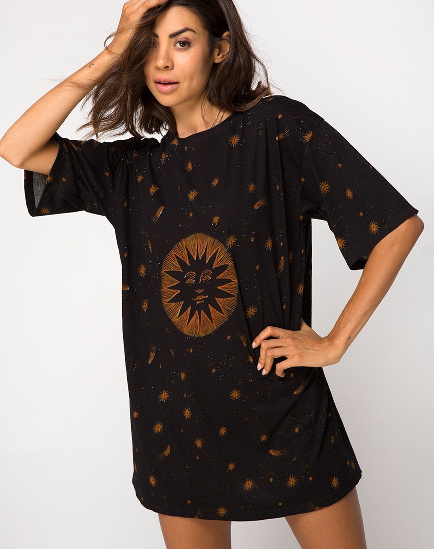 Sunny Kiss T-shirt in Celestial Black Plaatsing