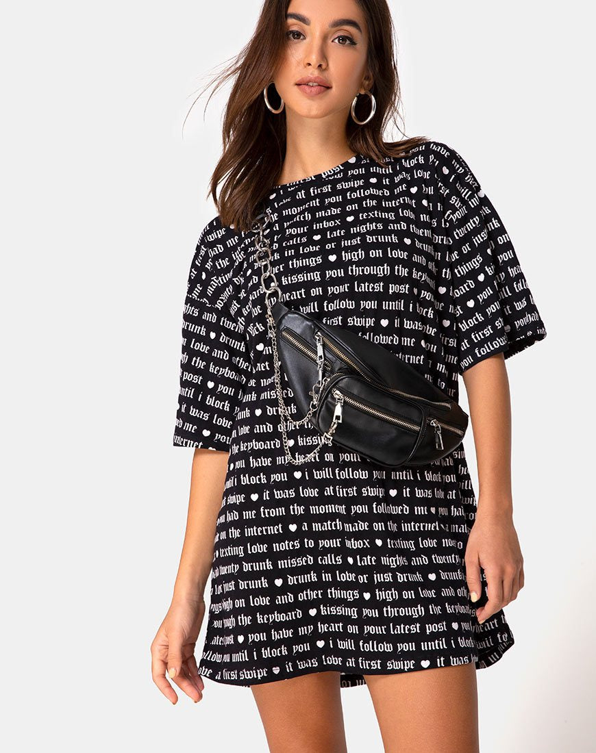Afbeelding van Sunny Kiss T-shirt in zwart met Love At First Swipe print