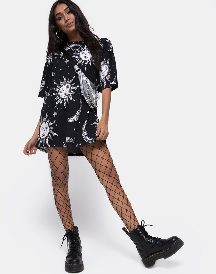 Afbeelding van Sunny Kiss T-shirt in oversized Sun Moon and Stars
