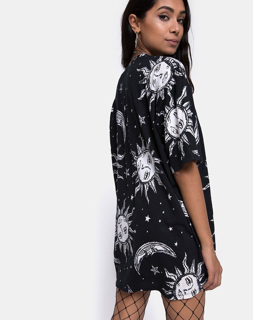 Sunny Kiss T-shirt in oversized Sun Moon and Stars
