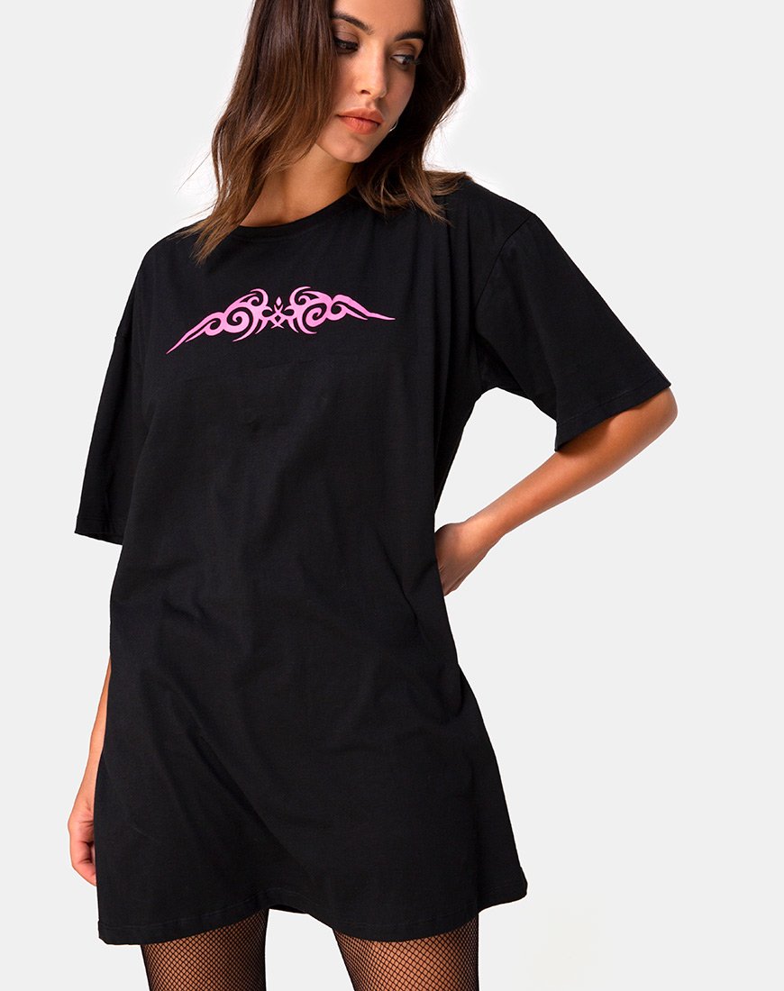 Afbeelding van Sunny Kiss Oversize T-shirt in Zwart met Roze Tribal