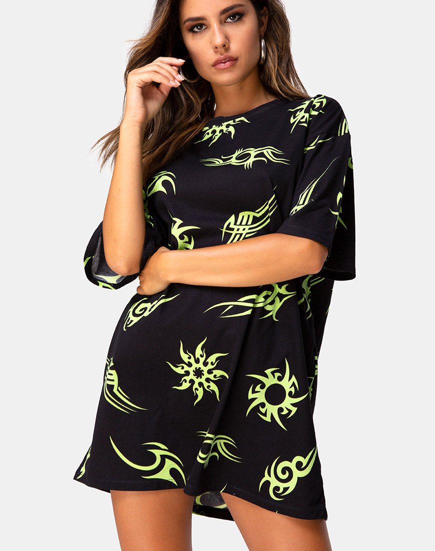 Afbeelding van Sunny Kiss T-shirt in zwart met tribal herhaling