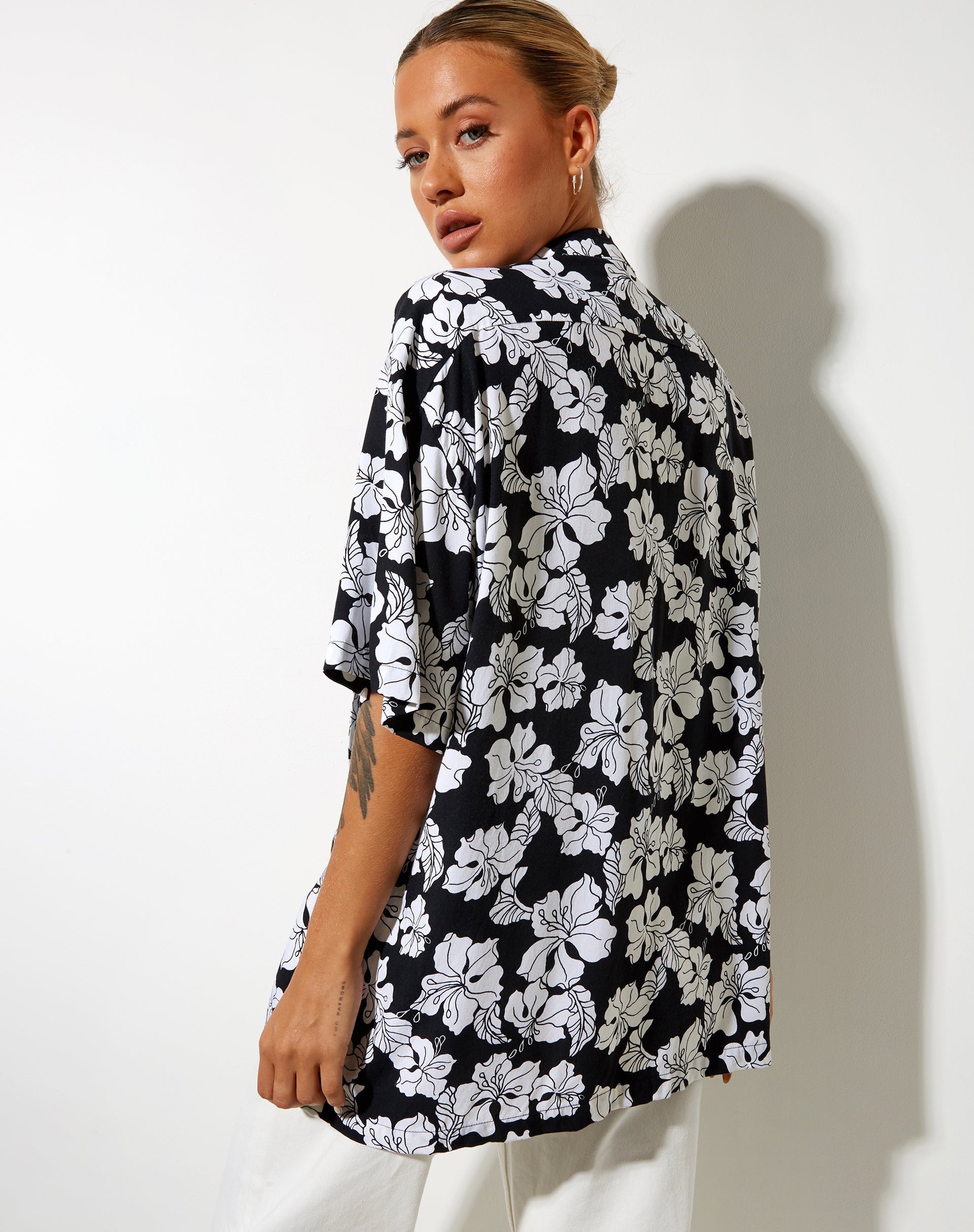 Afbeelding van Taelsa shirt in vakantie zwart-wit