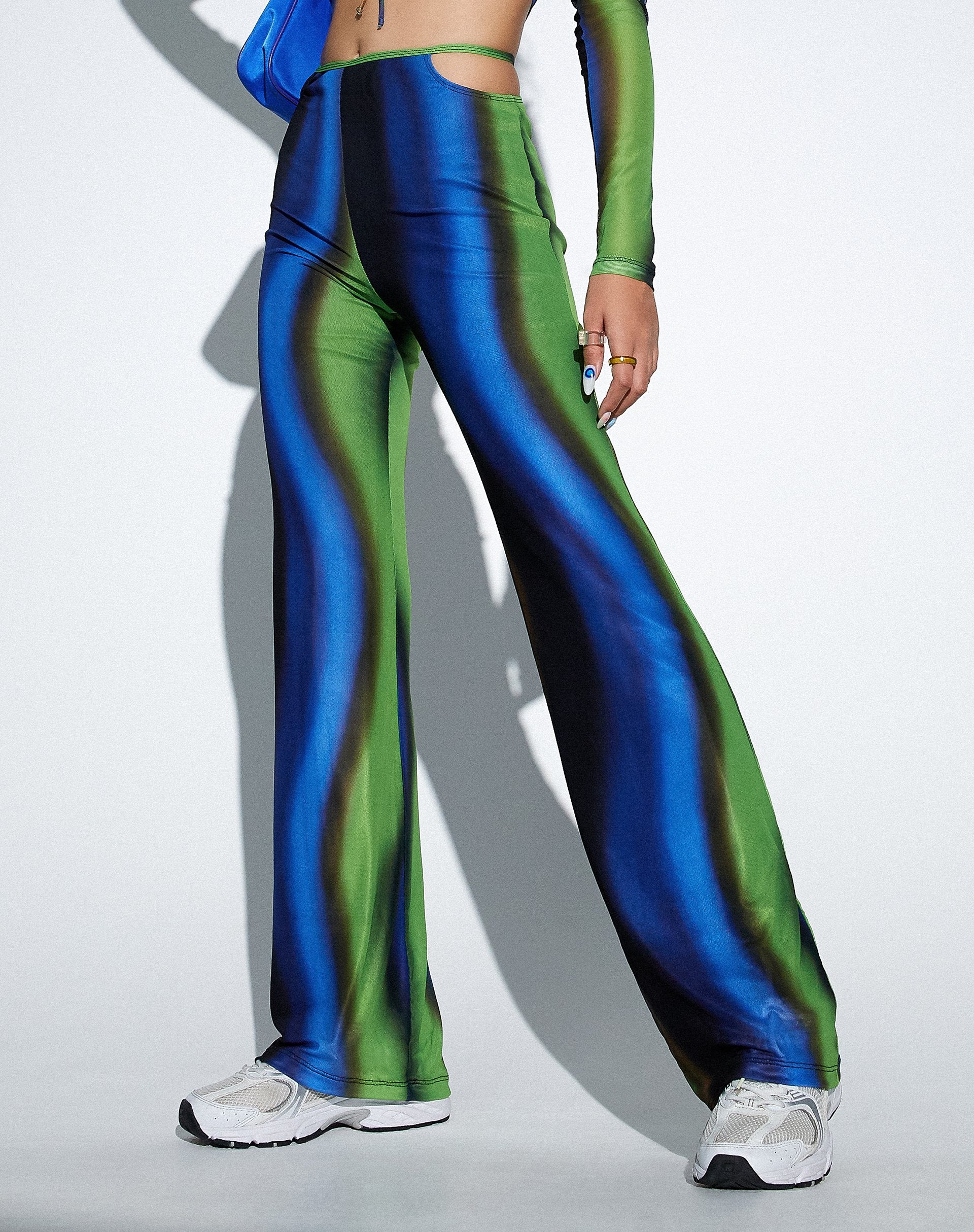 Afbeelding van MOTEL X OLIVIA NEILL Mares Flare Broek in Solarized Groen en Blauw