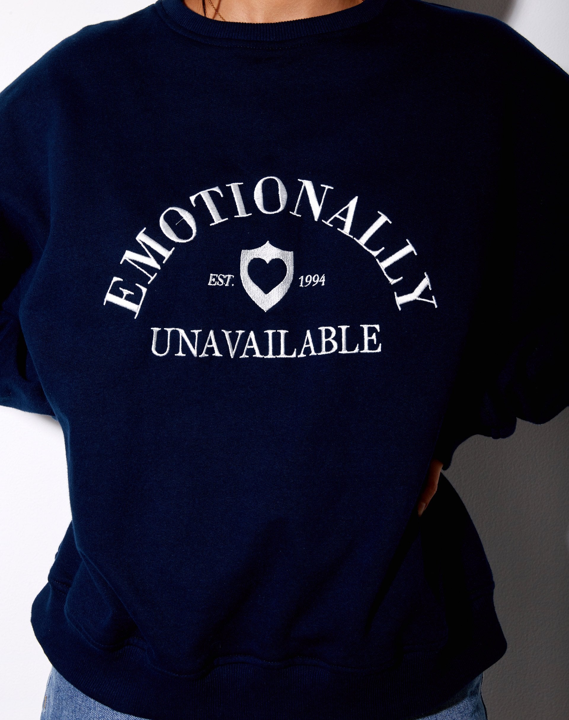 Afbeelding van Ted Sweatshirt in Navy Emotionally Unavailable