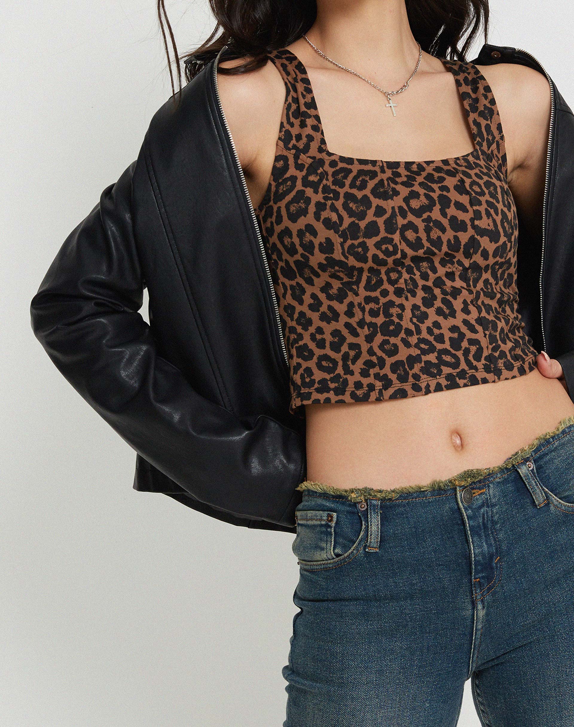 Afbeelding van Teisa Crop Top in Bruin Luipaard Daze