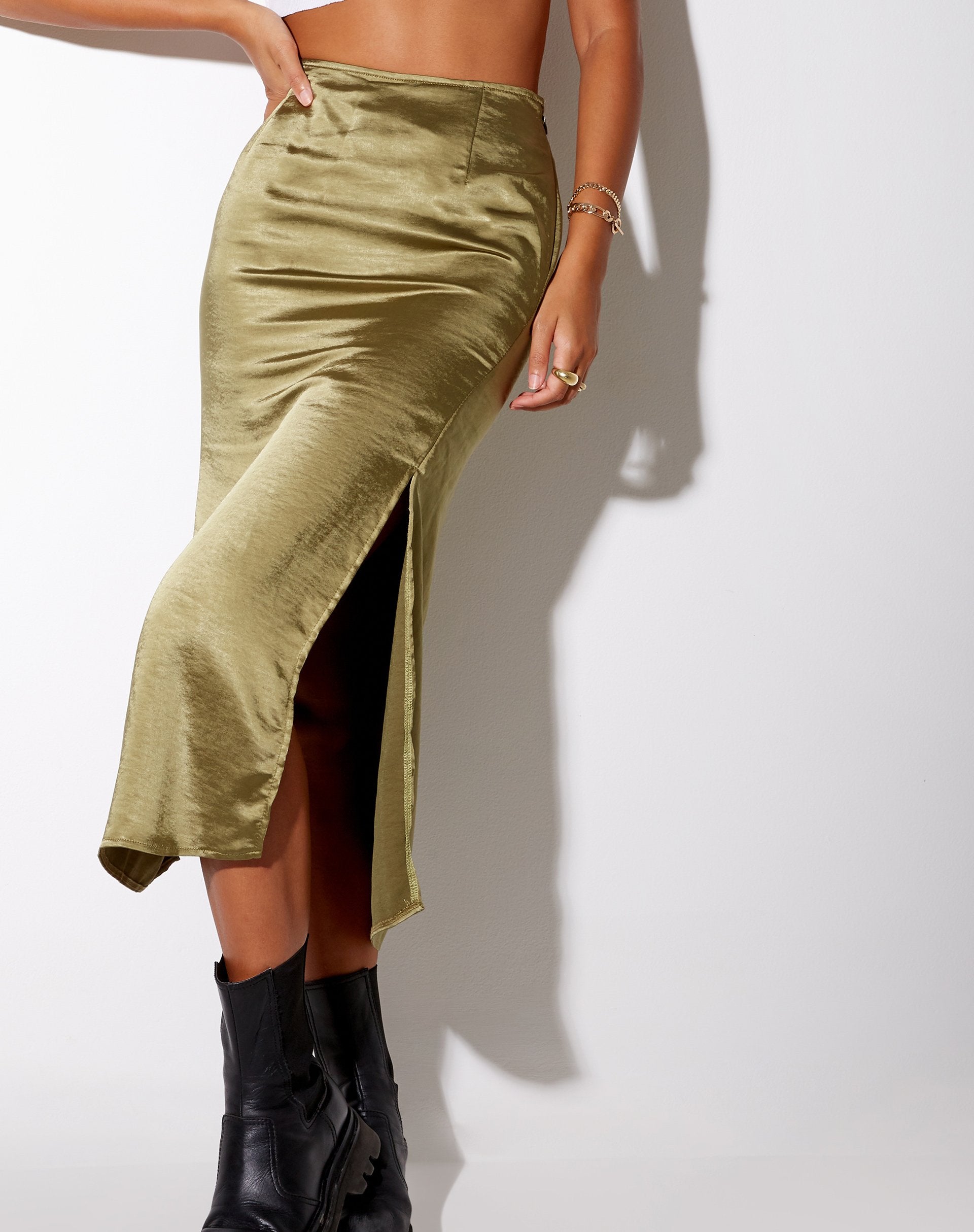 Afbeelding van Tindra Midi rok in satijn Olive
