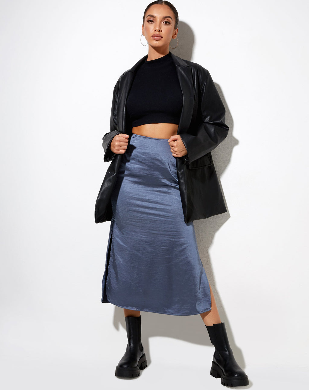 Tindra Midi-rok in satijn leisteenblauw