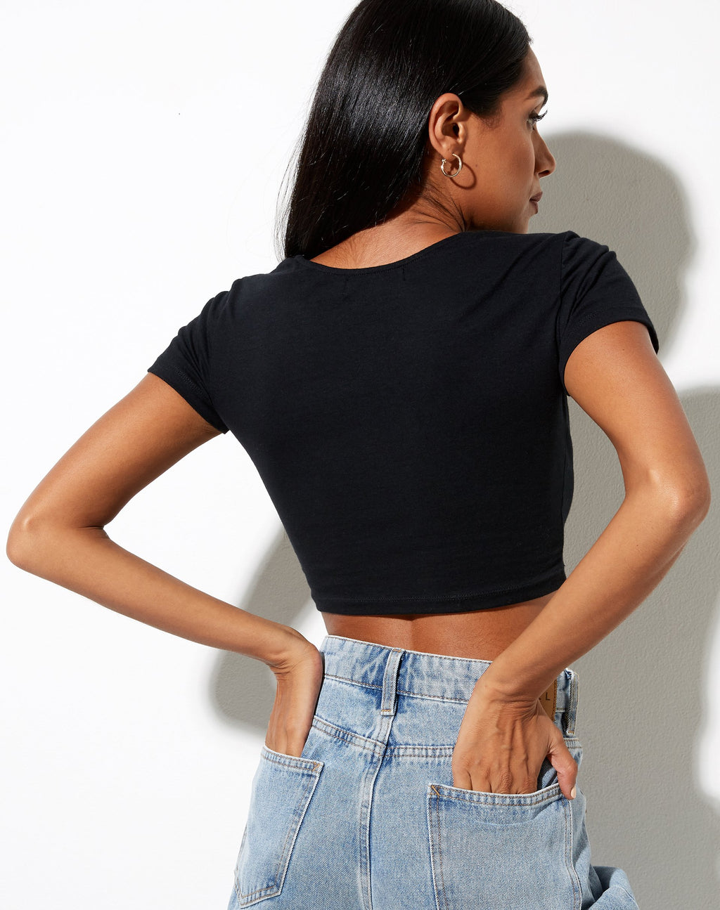 Tindy Crop in zwart met rood champignon borduursel