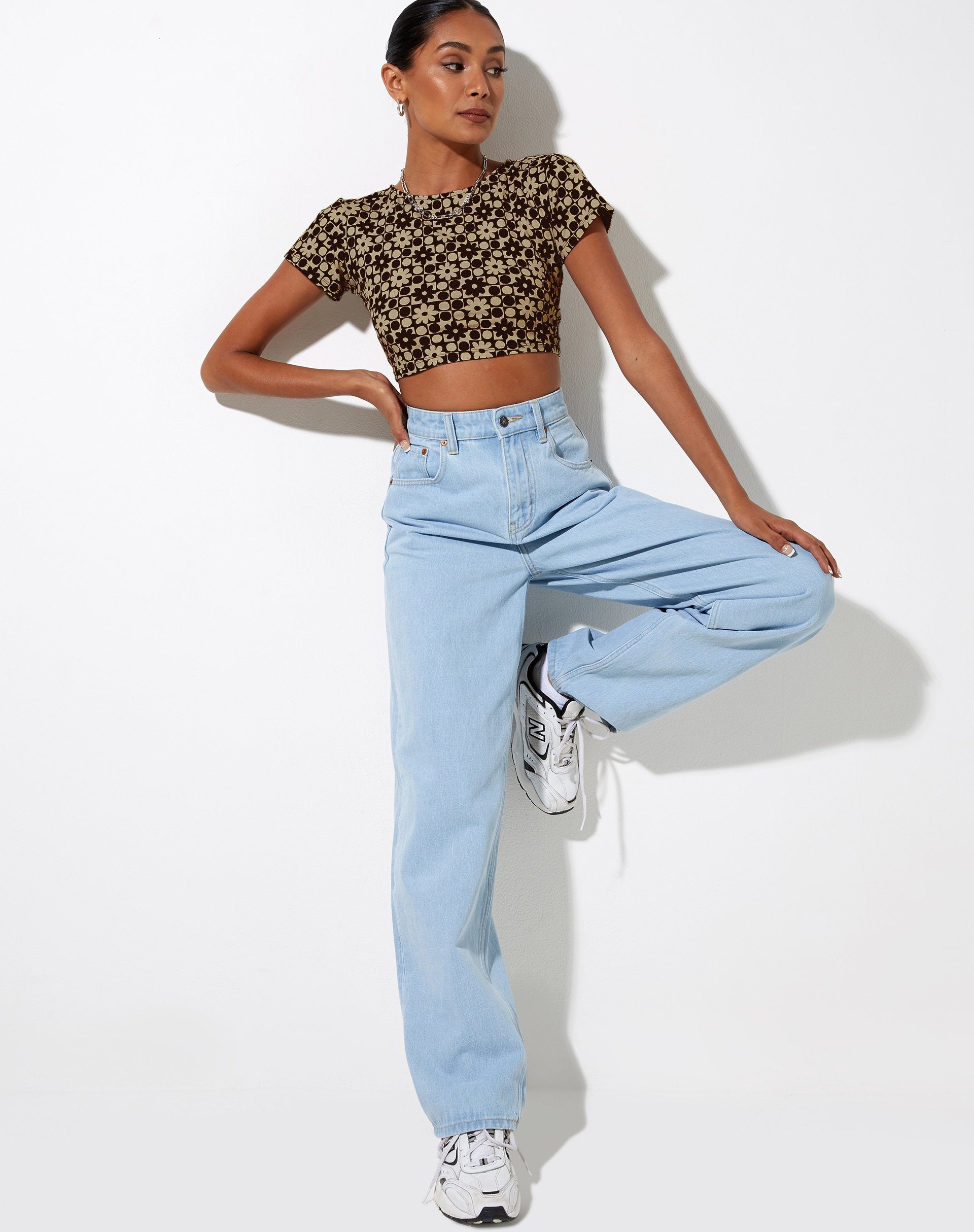 Afbeelding van Tindy Crop Top in Patchwork Daisy Bruin