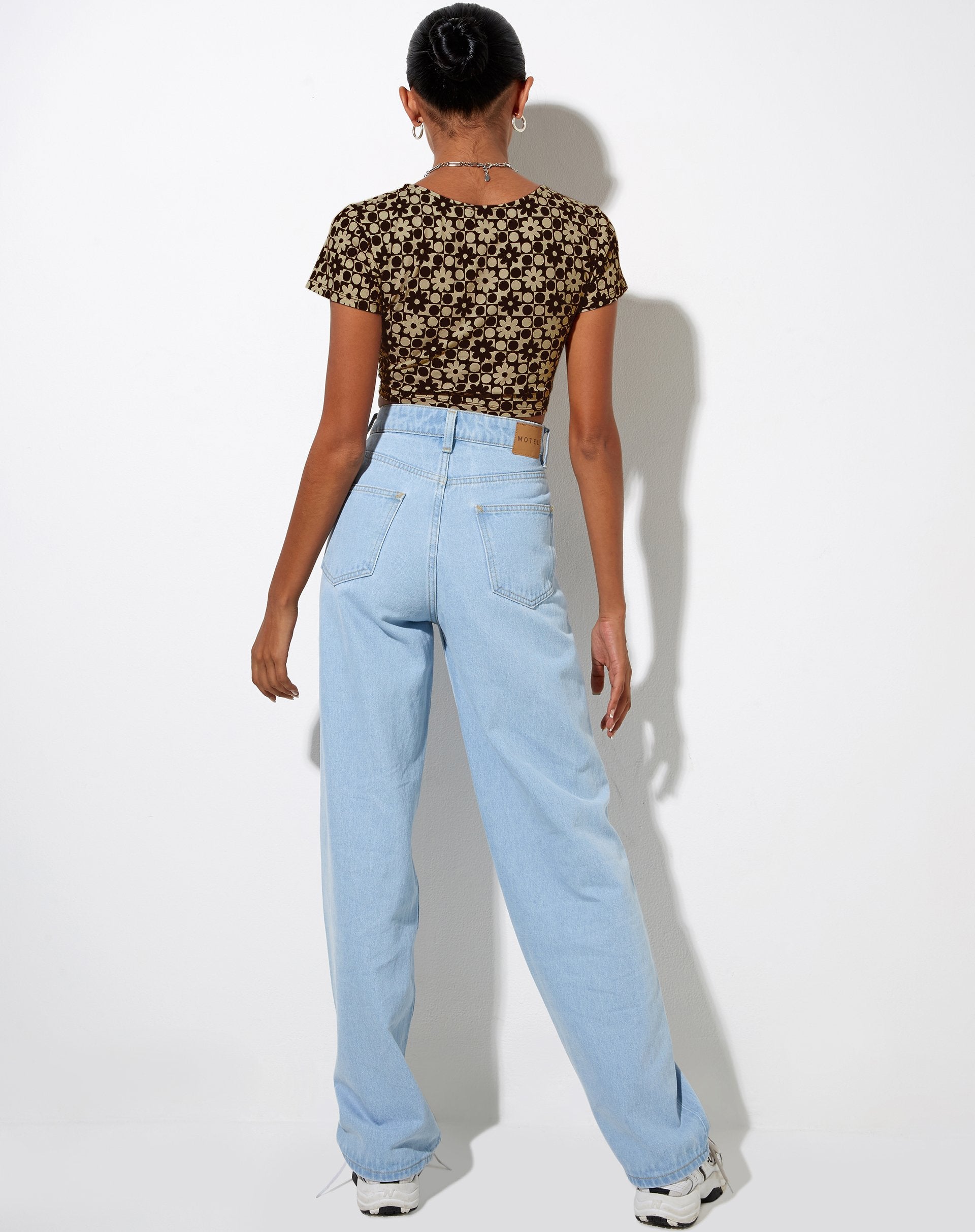 Afbeelding van Tindy Crop Top in Patchwork Daisy Bruin