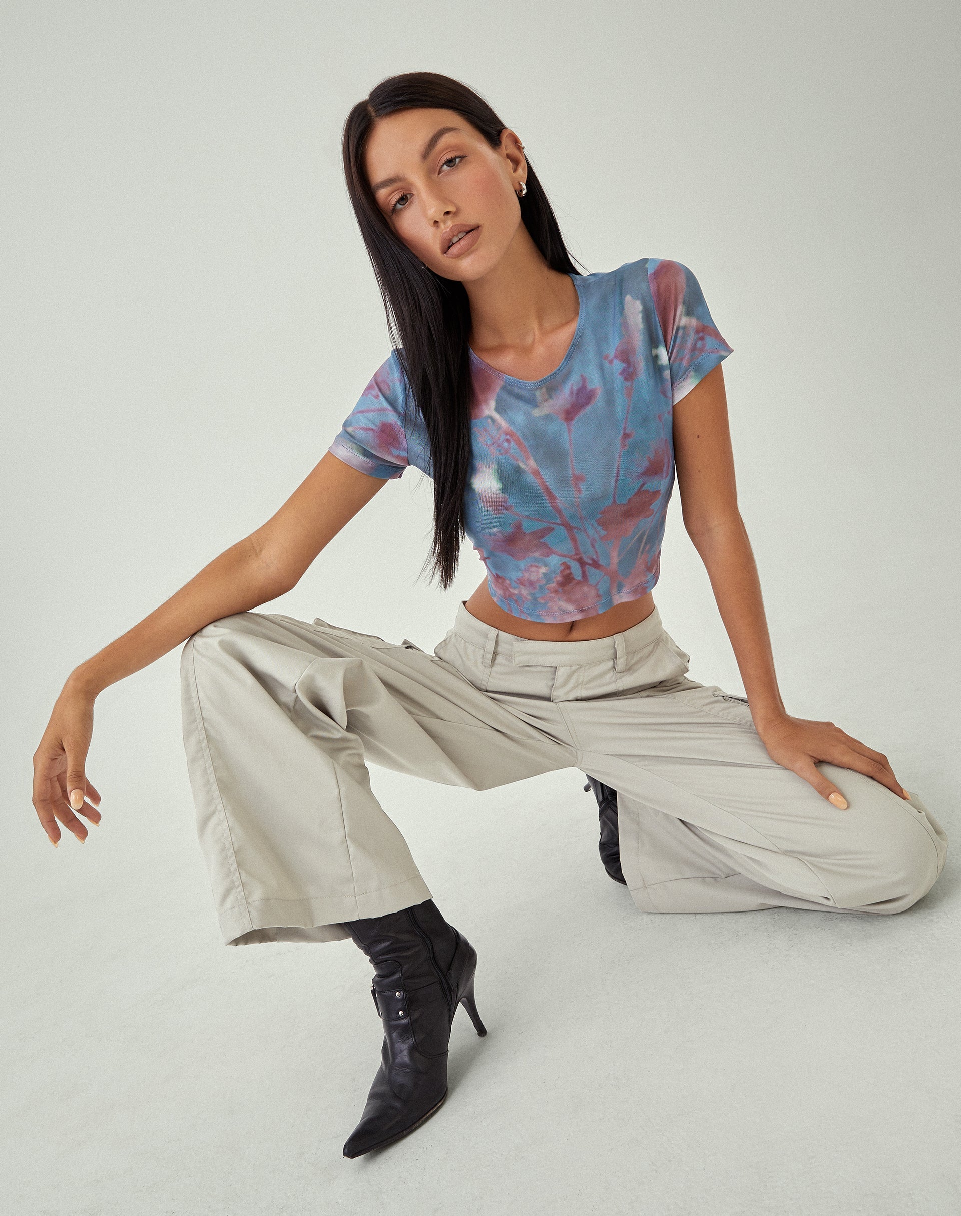 beeld van MOTEL X JACQUIE Tonia Bedrukte Top in Lumen Mesh Blauw