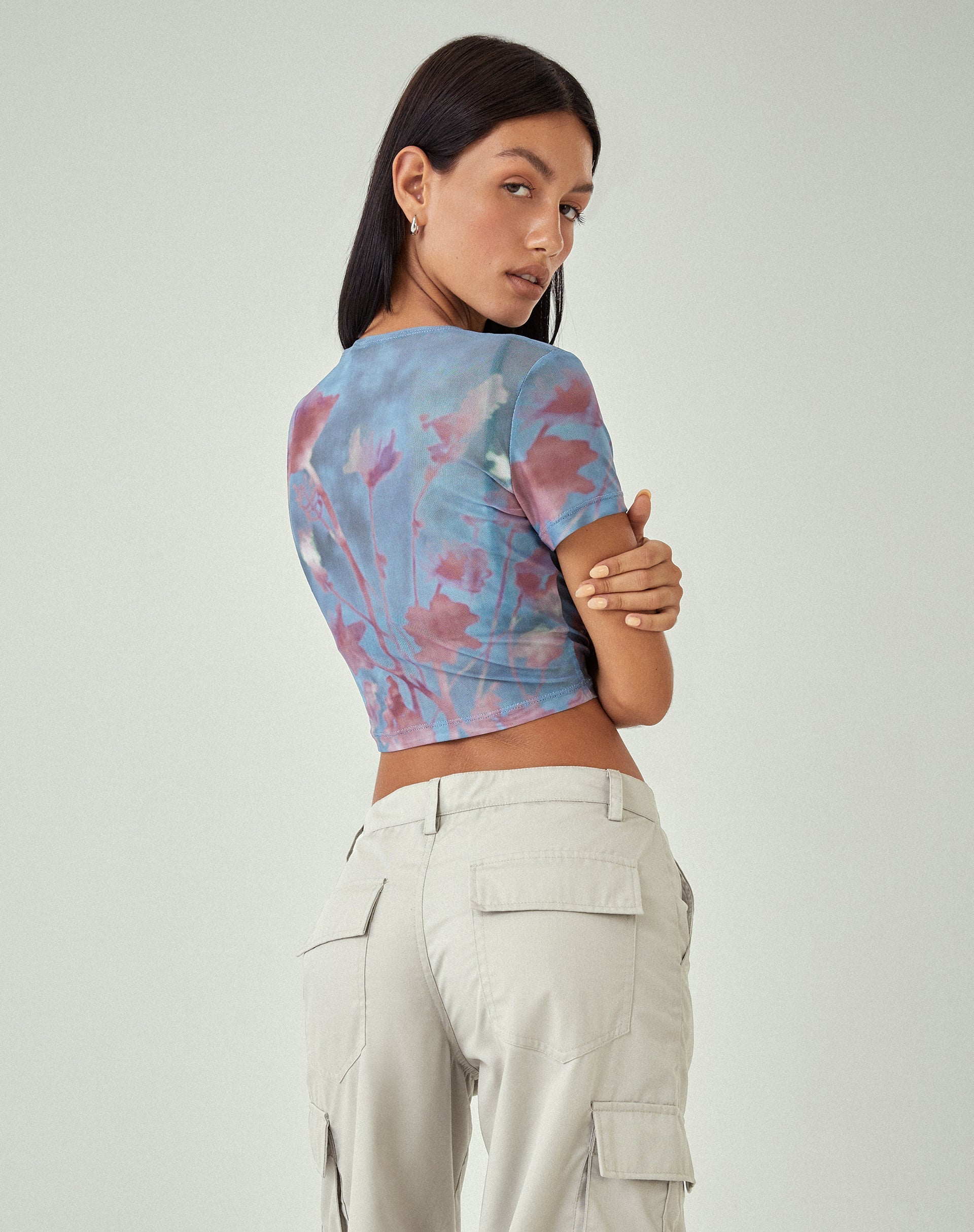 beeld van MOTEL X JACQUIE Tonia Bedrukte Top in Lumen Mesh Blauw