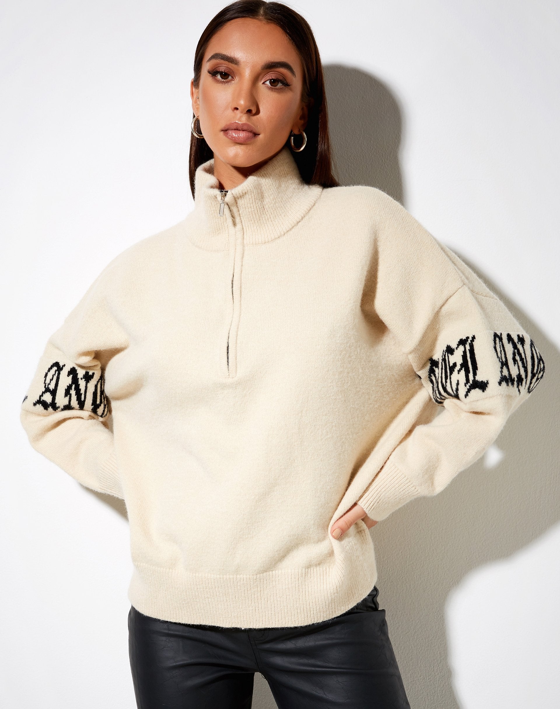 Afbeelding van Tusca Sweatshirt in Steen met Engel op Mouw