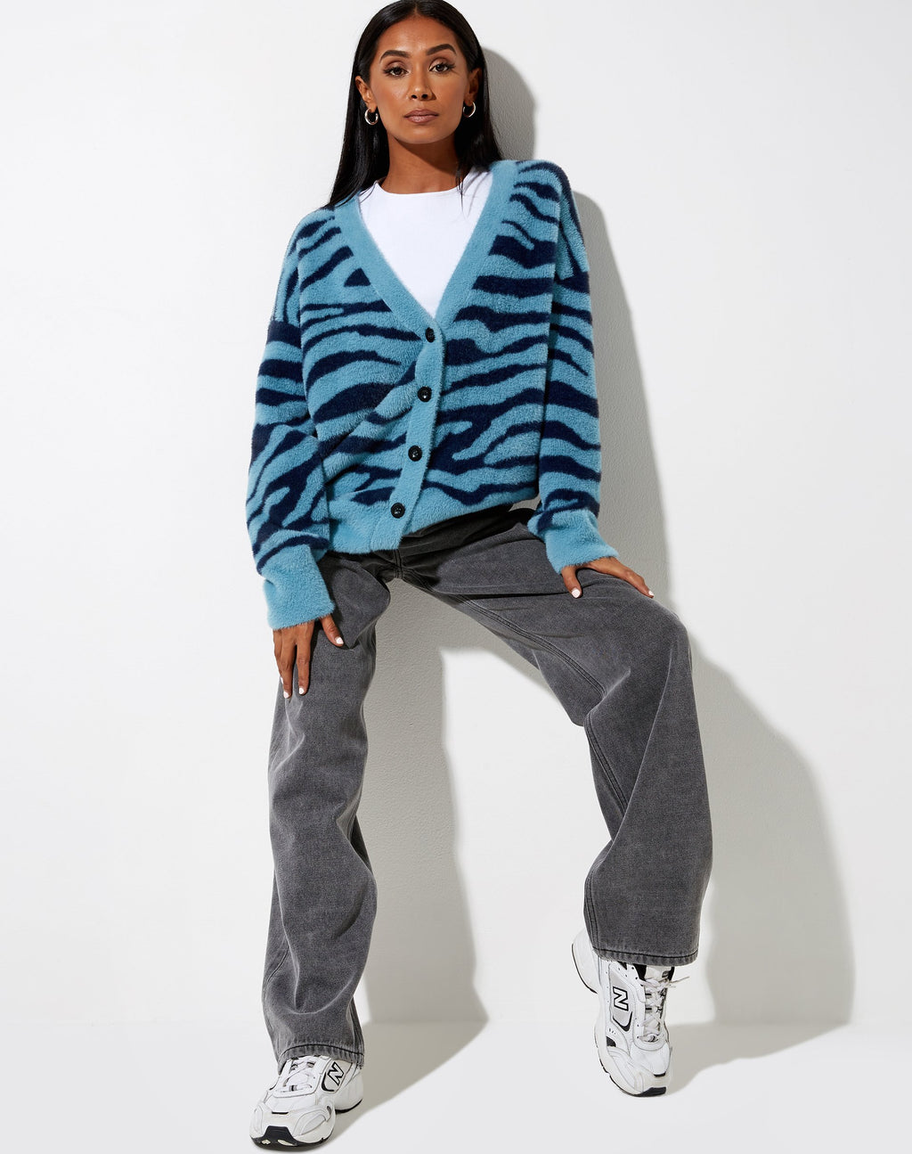 Uriela Cardi in gebreid zebrablauw en marineblauw