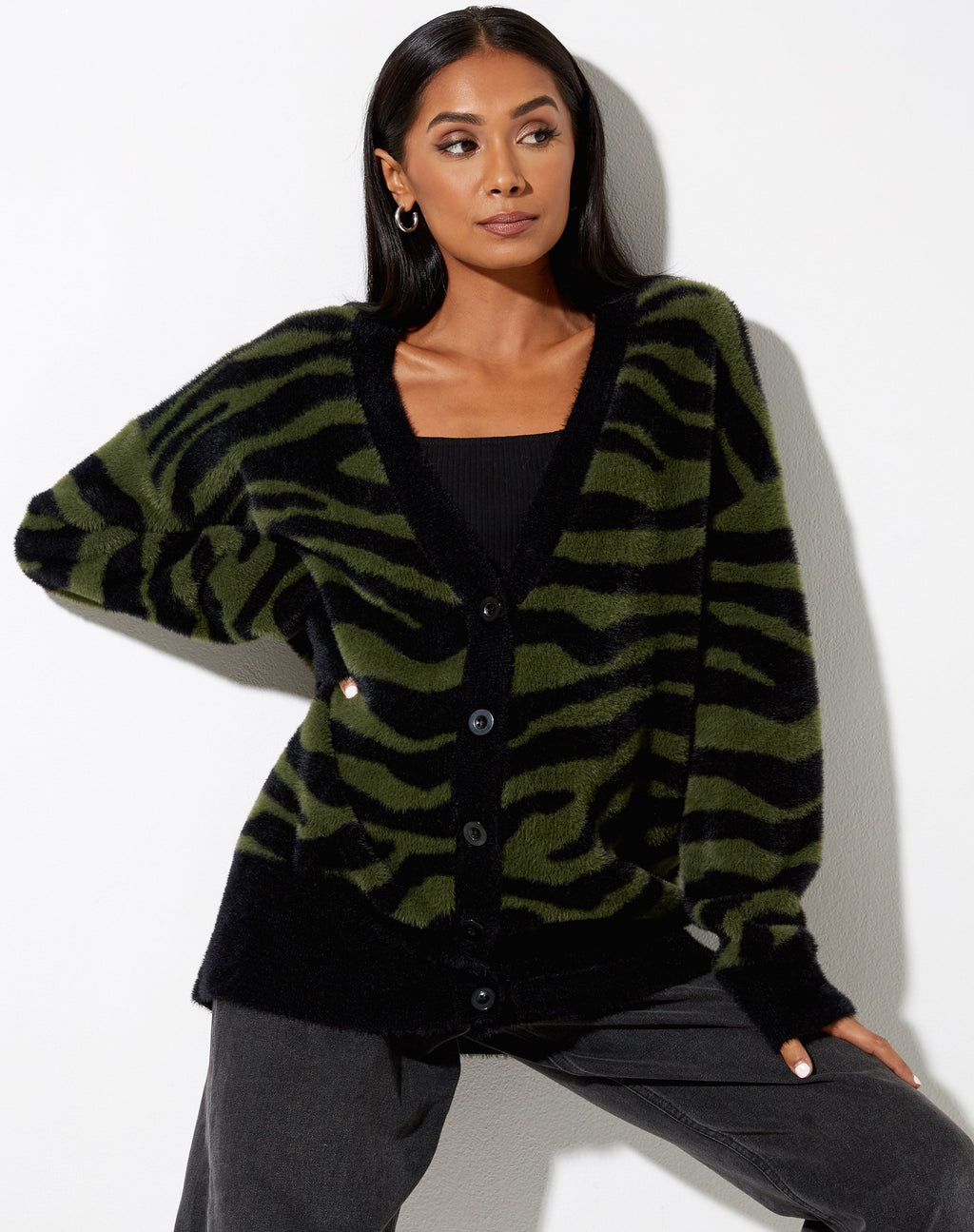 Uriela Cardi in gebreide zebra olijf en zwart