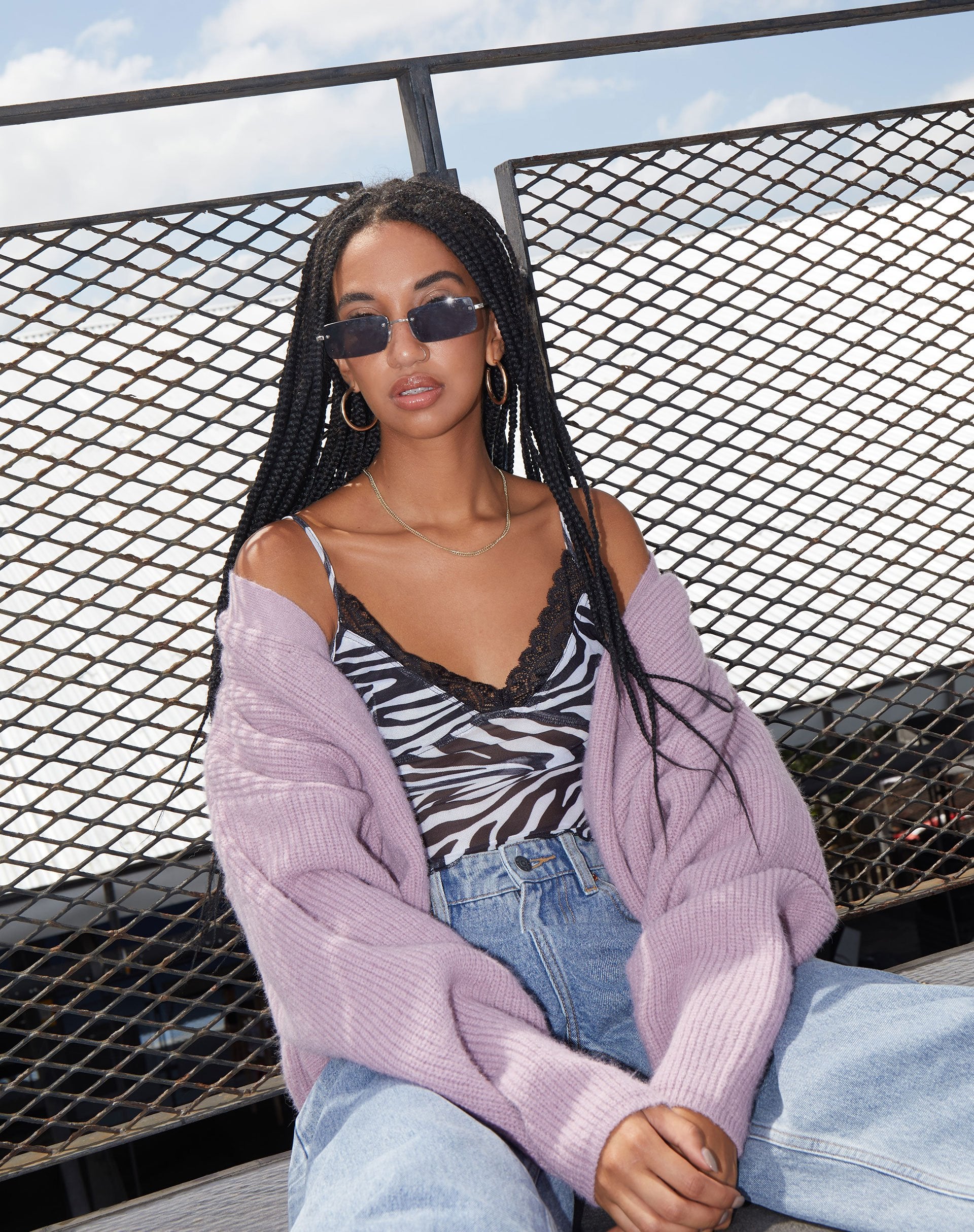 Afbeelding van Yenika Crop Top in Wavey Zebra Zwart-Wit met Kant
