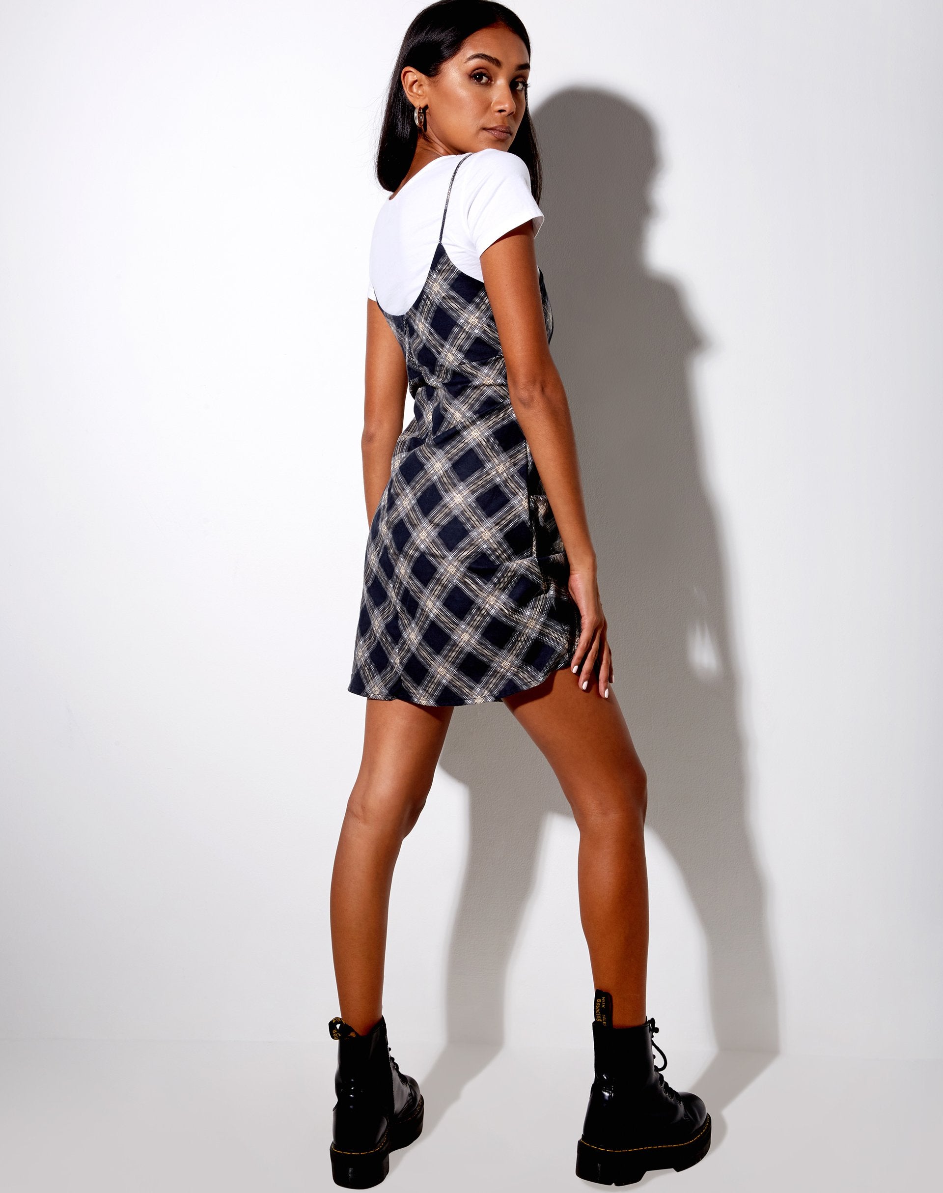 Afbeelding van Valy Slip Dress in 20s Check Zwart en Grijs