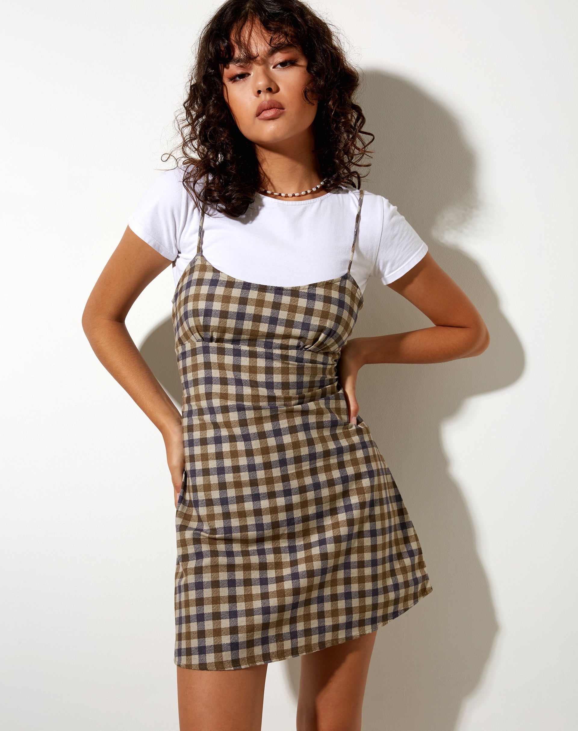 Afbeelding van Valy Slip Dress in 40s Check Tan