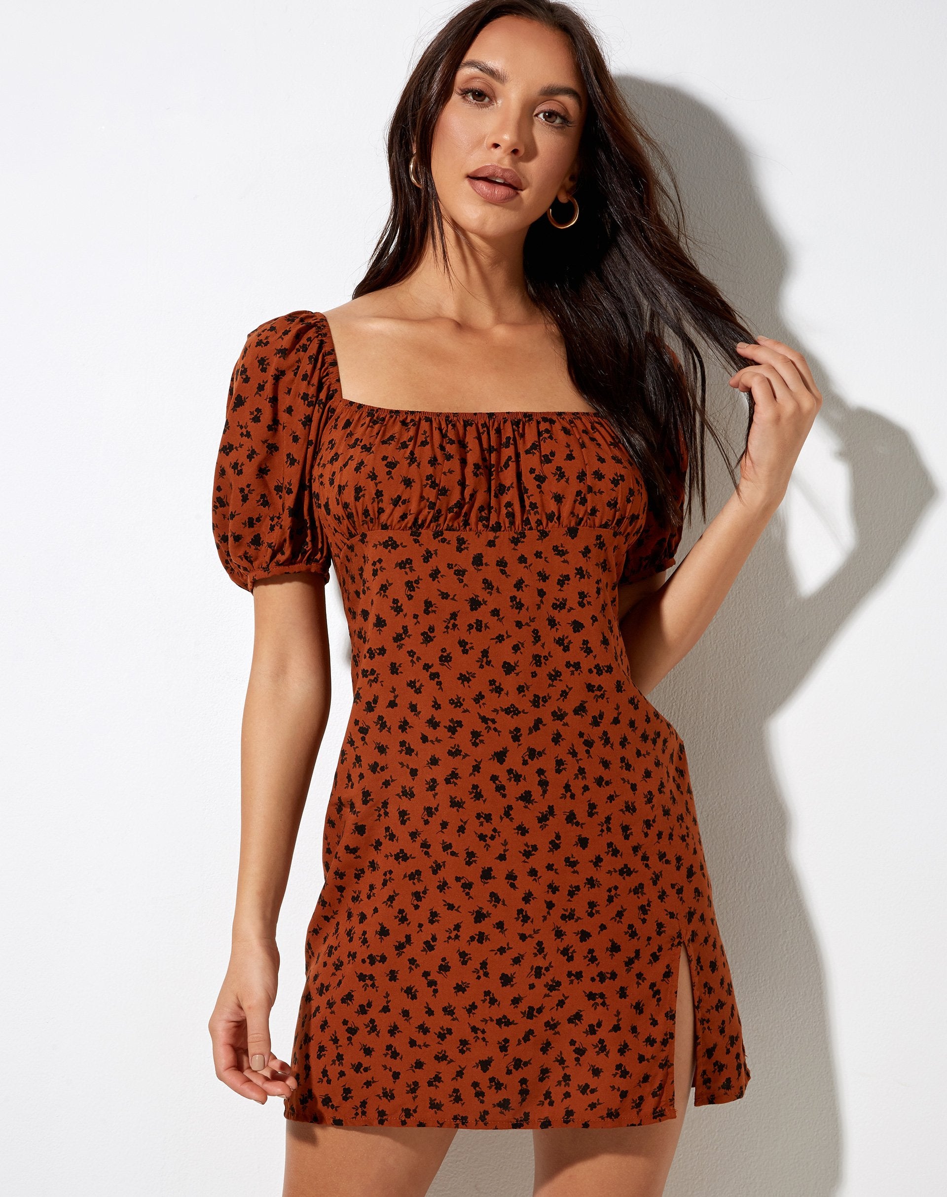 Afbeelding van Varie Mini Dress in Dainty Daisy Bombay Brown