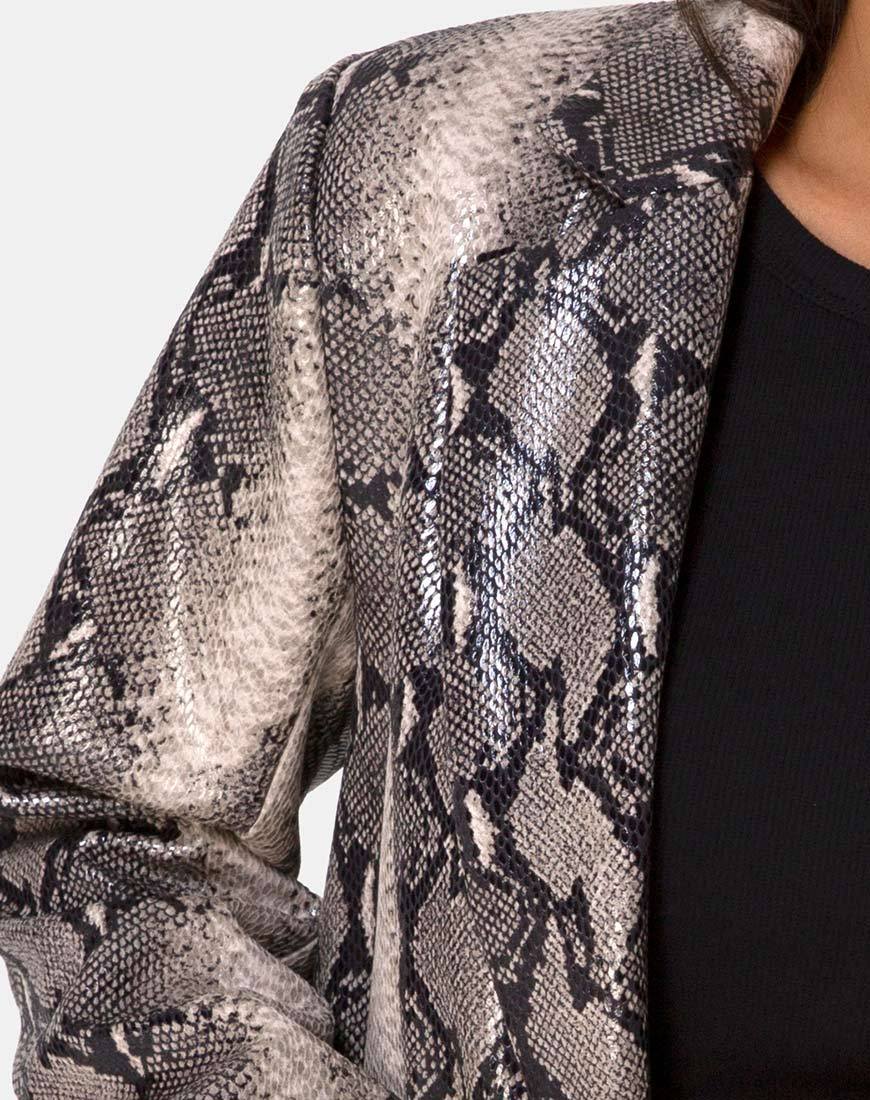 Afbeelding van Verra oversized blazer in PU Beige Snake