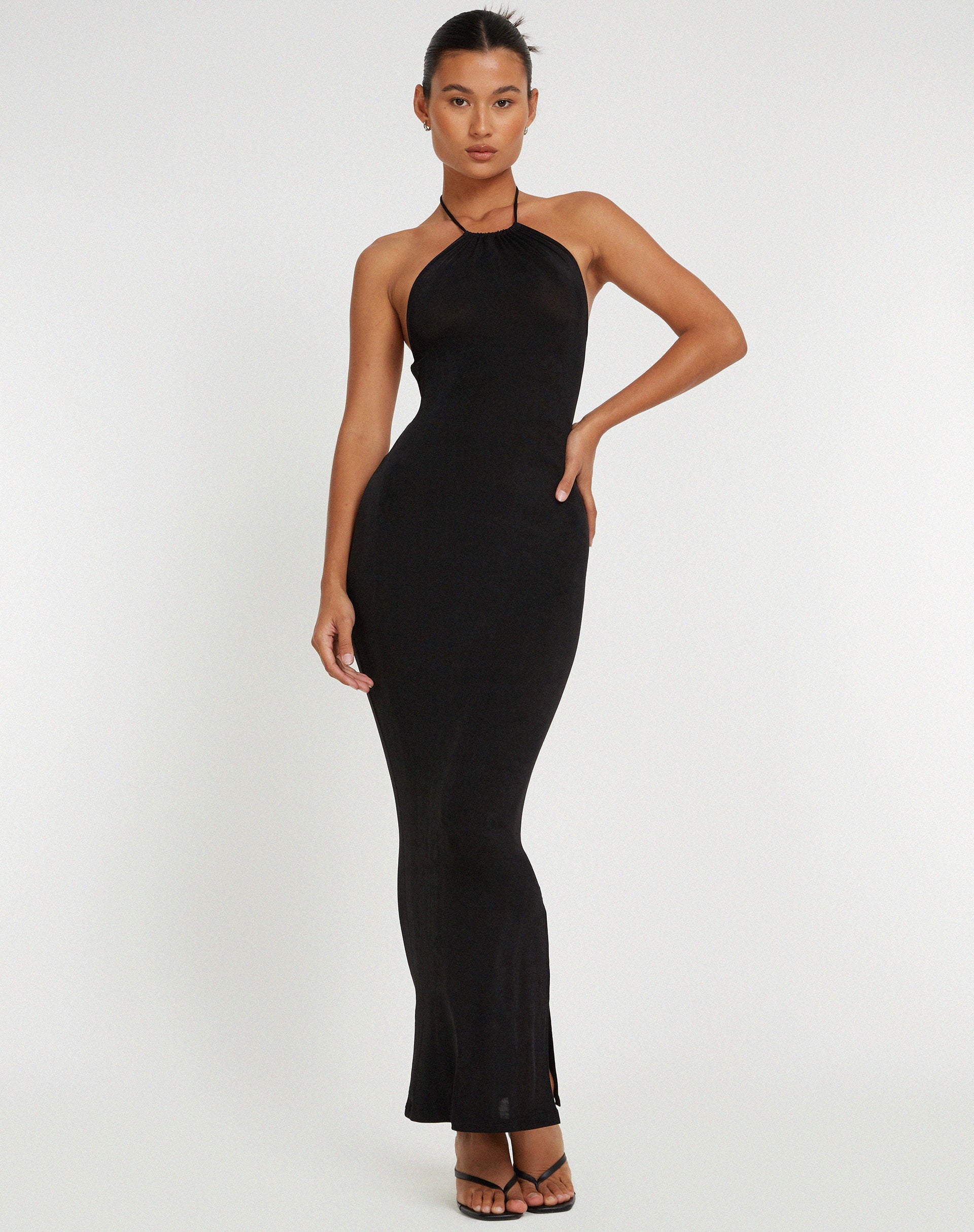 Afbeelding van Virnilia Halterneck Maxi Dress in Zwart