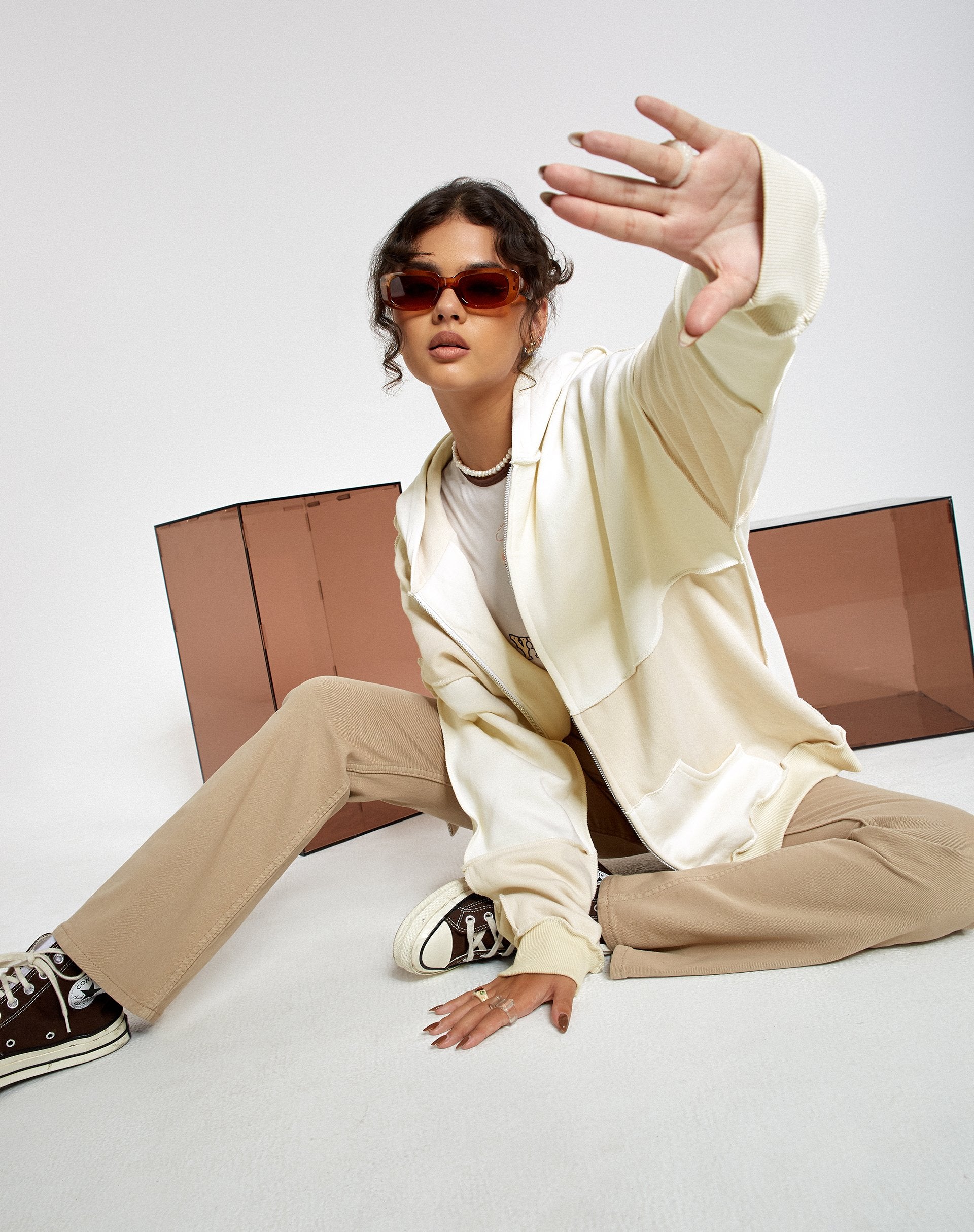 Afbeelding van Motel X Barbara Kristoffersen Wati Hoodie in Panelled Ivory en Winter White