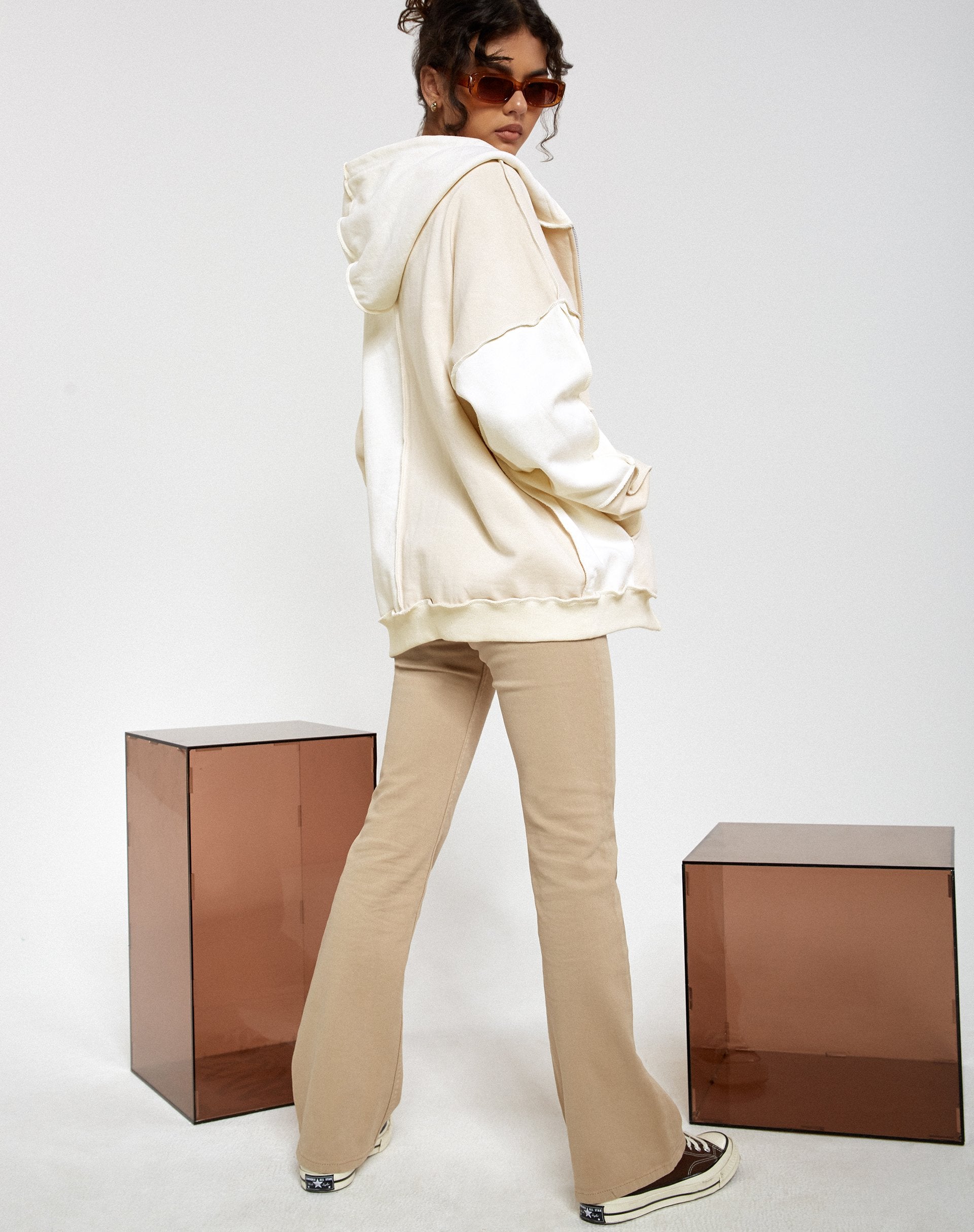 Afbeelding van Motel X Barbara Kristoffersen Wati Hoodie in Panelled Ivory en Winter White