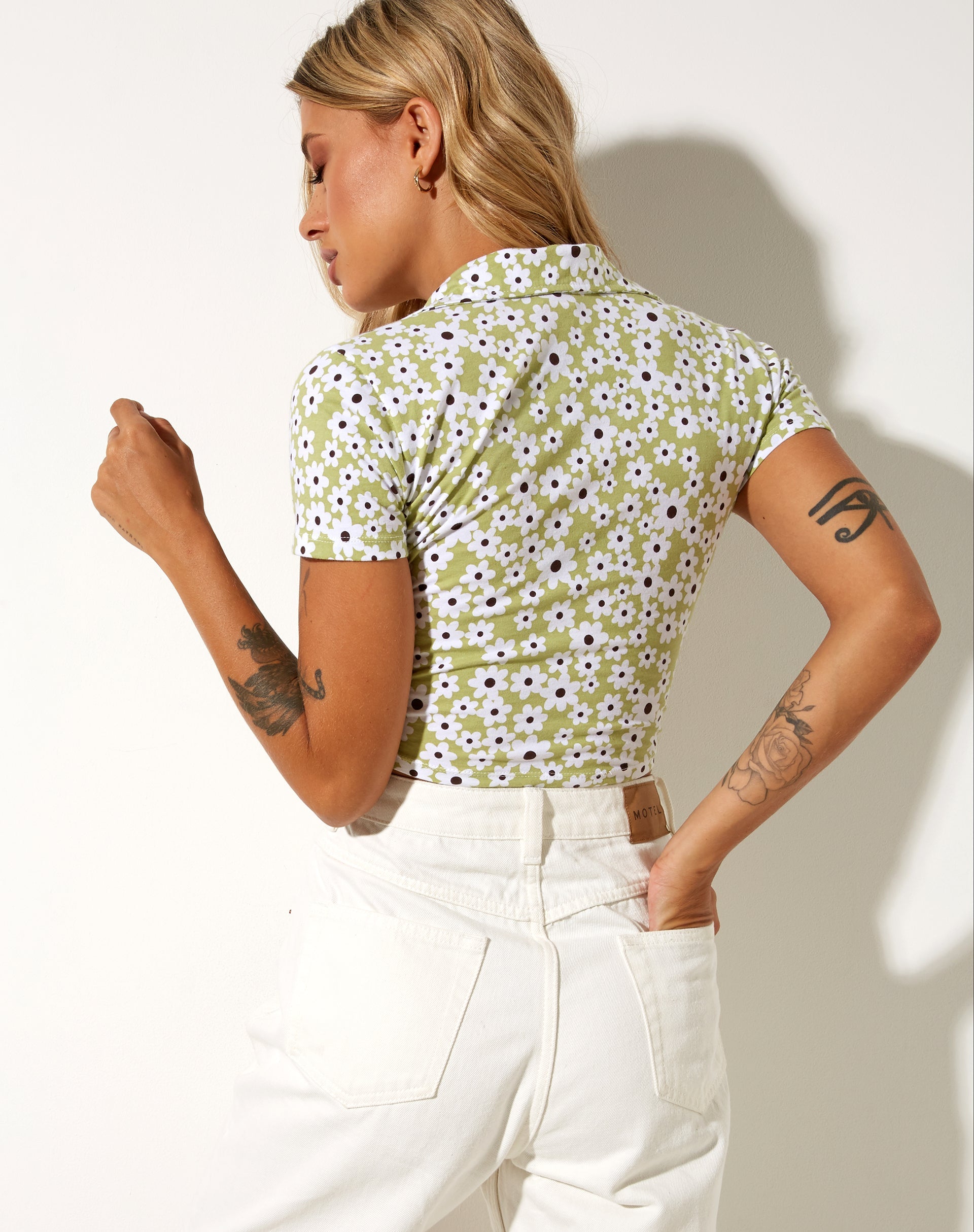 Afbeelding van Wuma Cropped Shirt in Daisy Duke Green