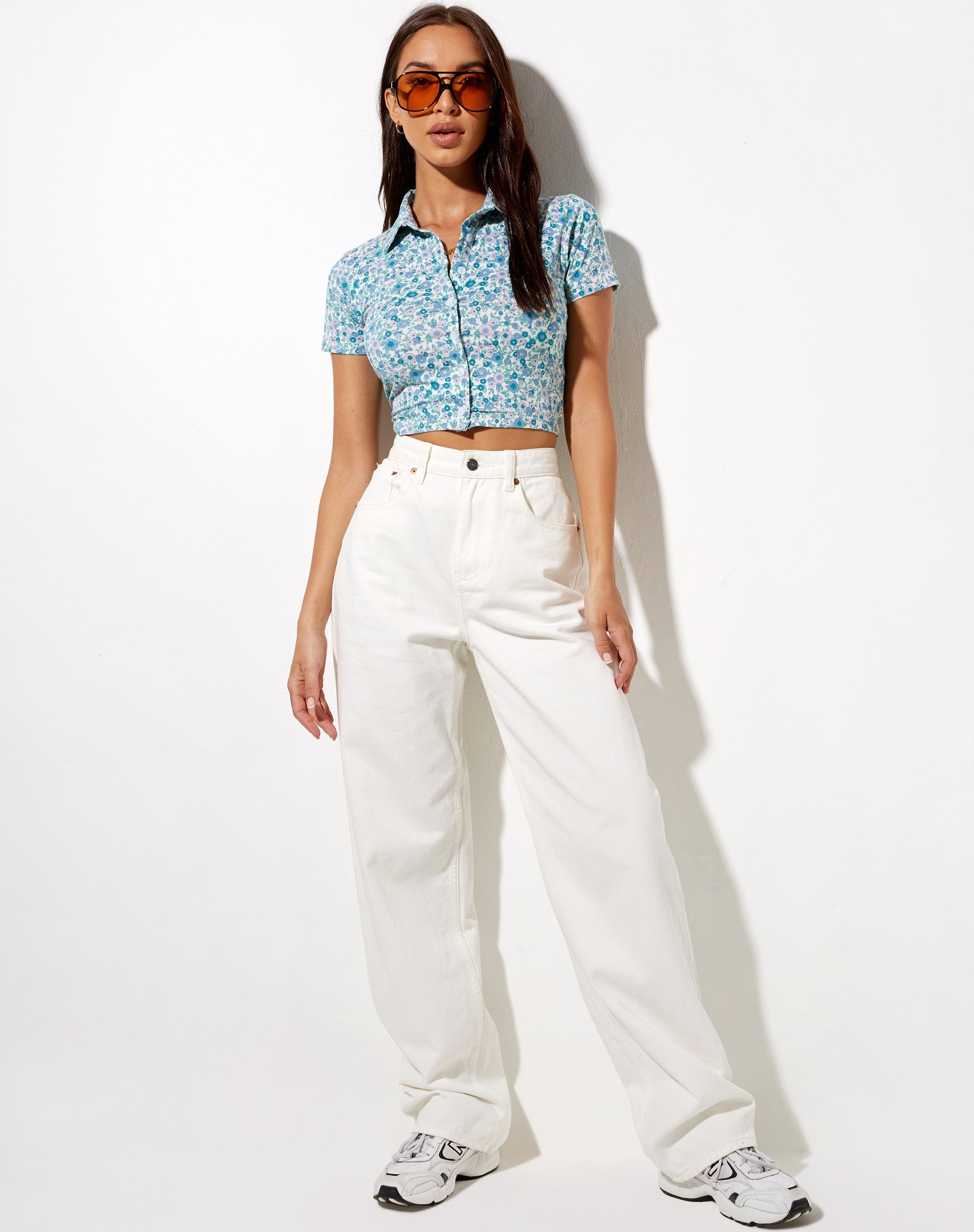Afbeelding van Wuma Cropped Shirt in Flower Power Blauw
