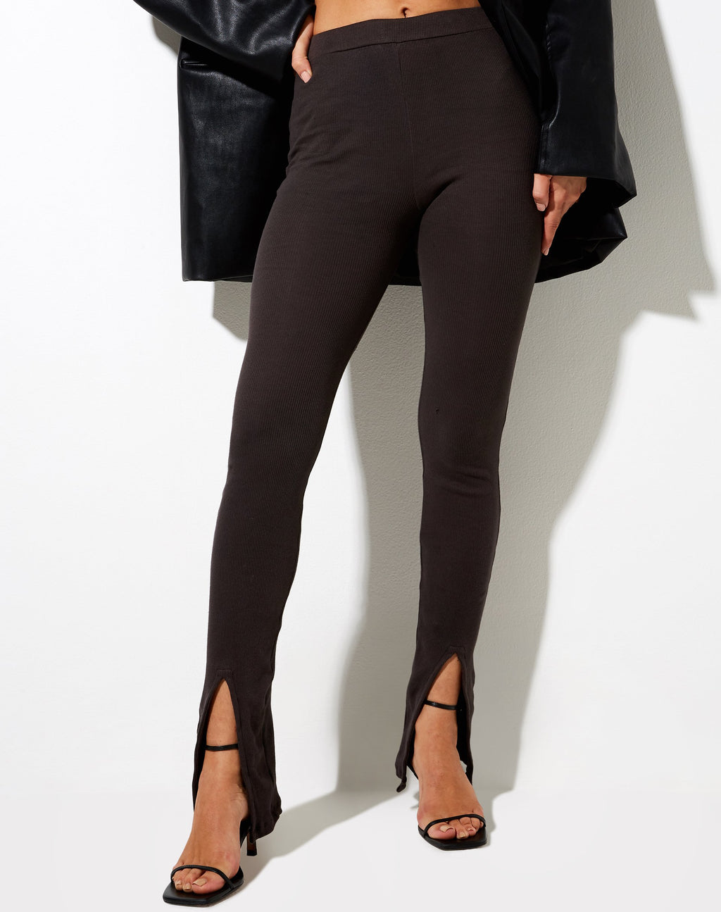 Xaya broek in ribzwarte parel