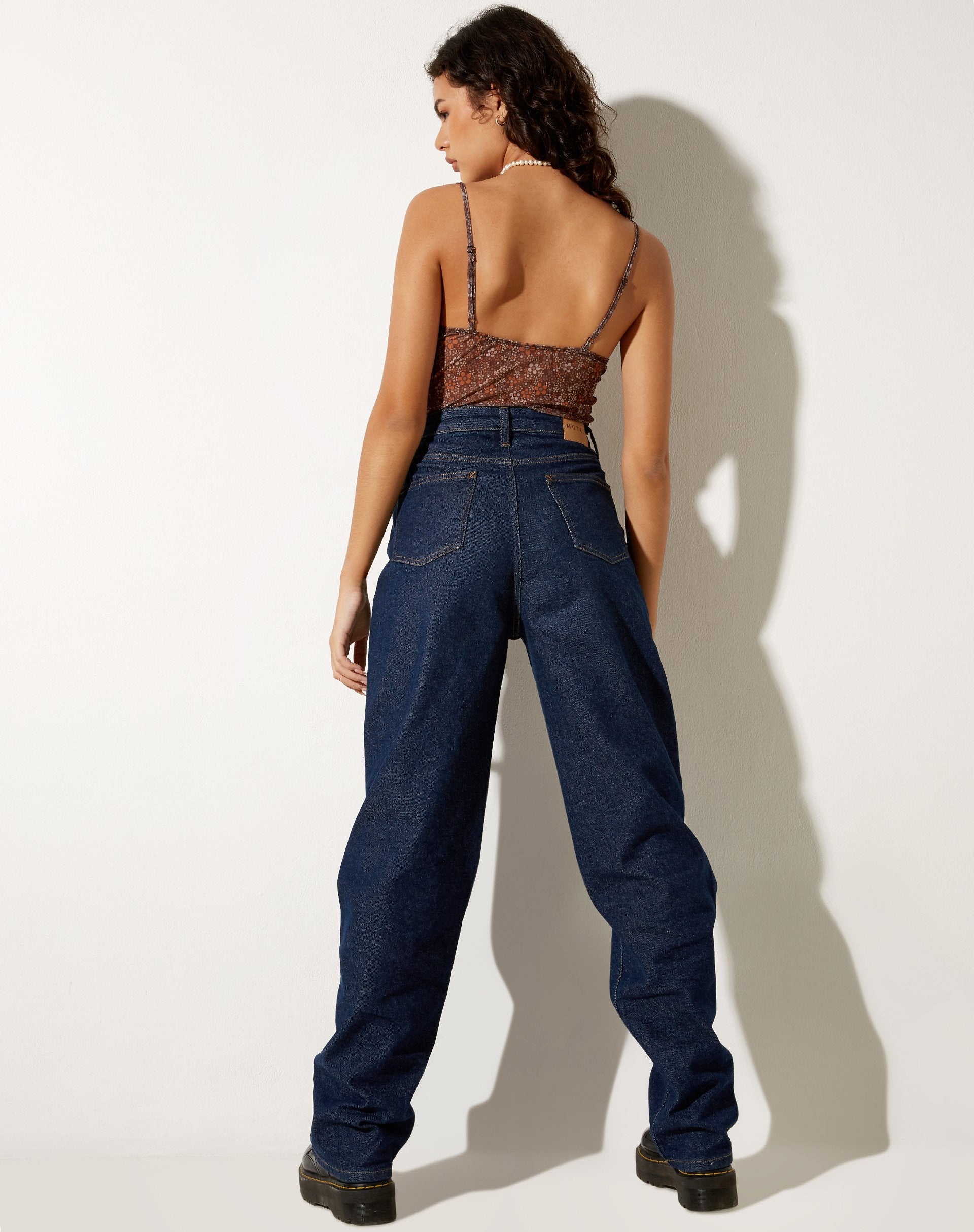 Afbeelding van Yena Crop Top in Flower Garden Bruin