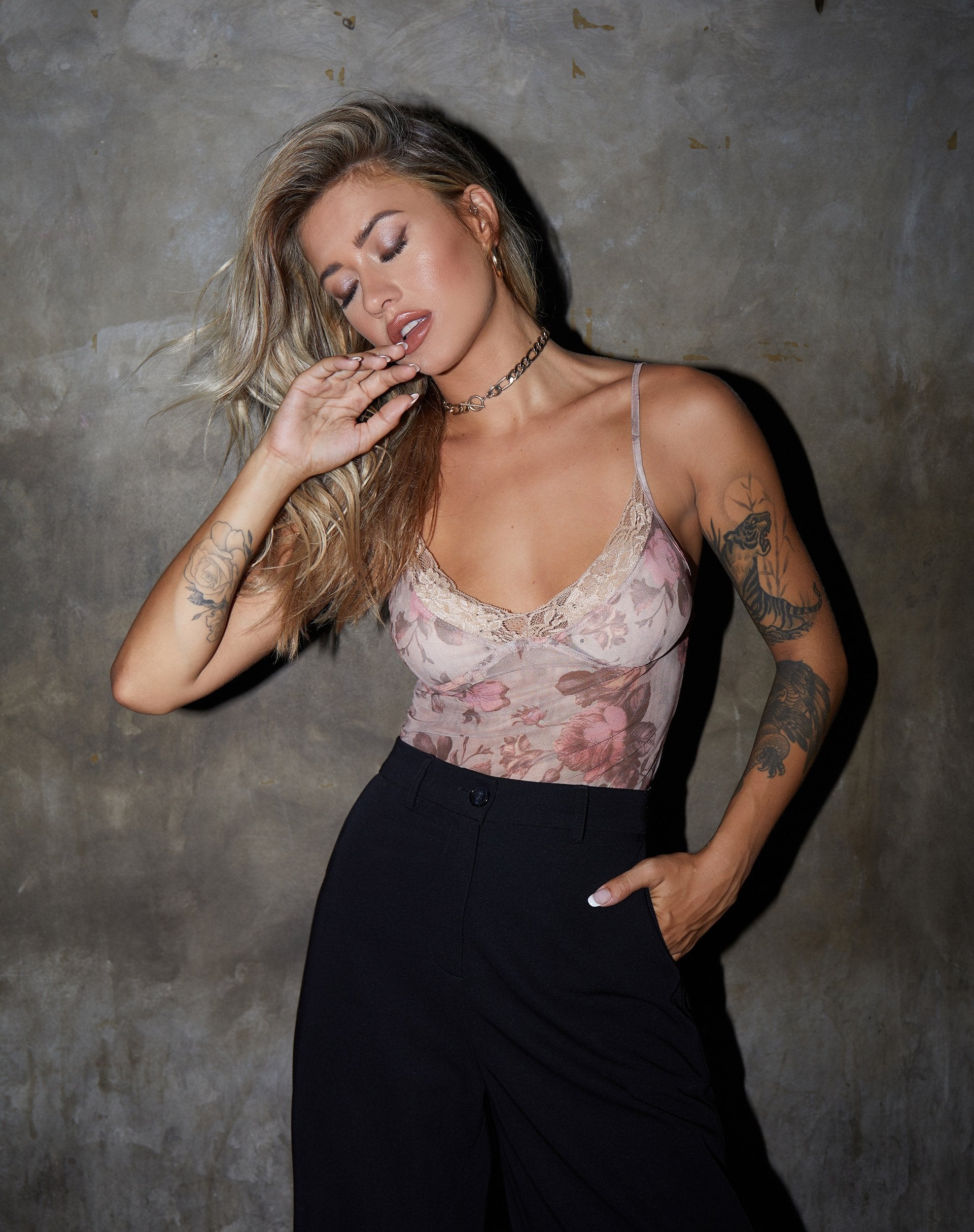 Afbeelding van Yenika Crop Top in Mesh Peach Bloom