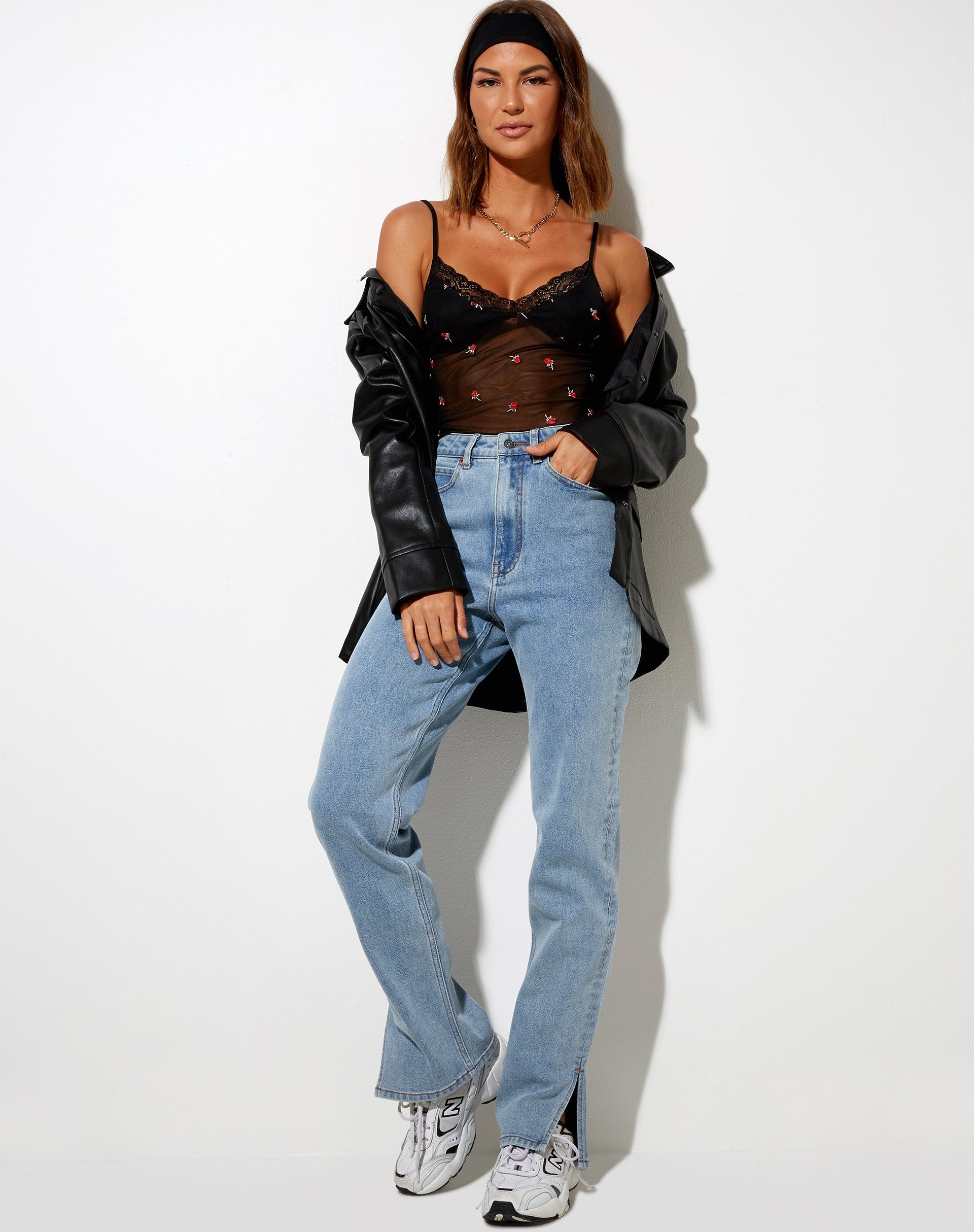 Afbeelding van Yenika Crop Top in Zwart met Rode Roos Embro