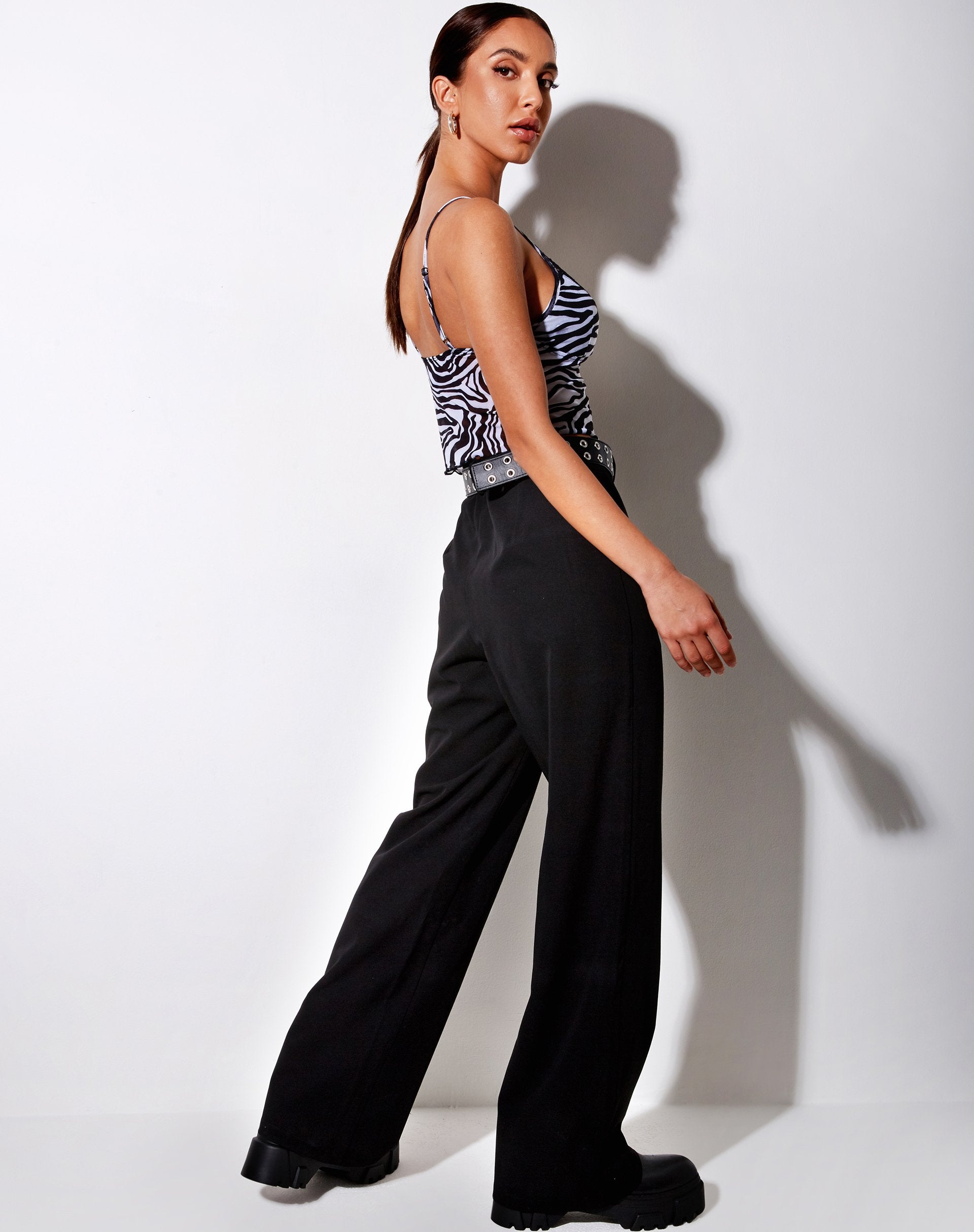 Afbeelding van Yenika Crop Top in Wavey Zebra Zwart-Wit met Kant