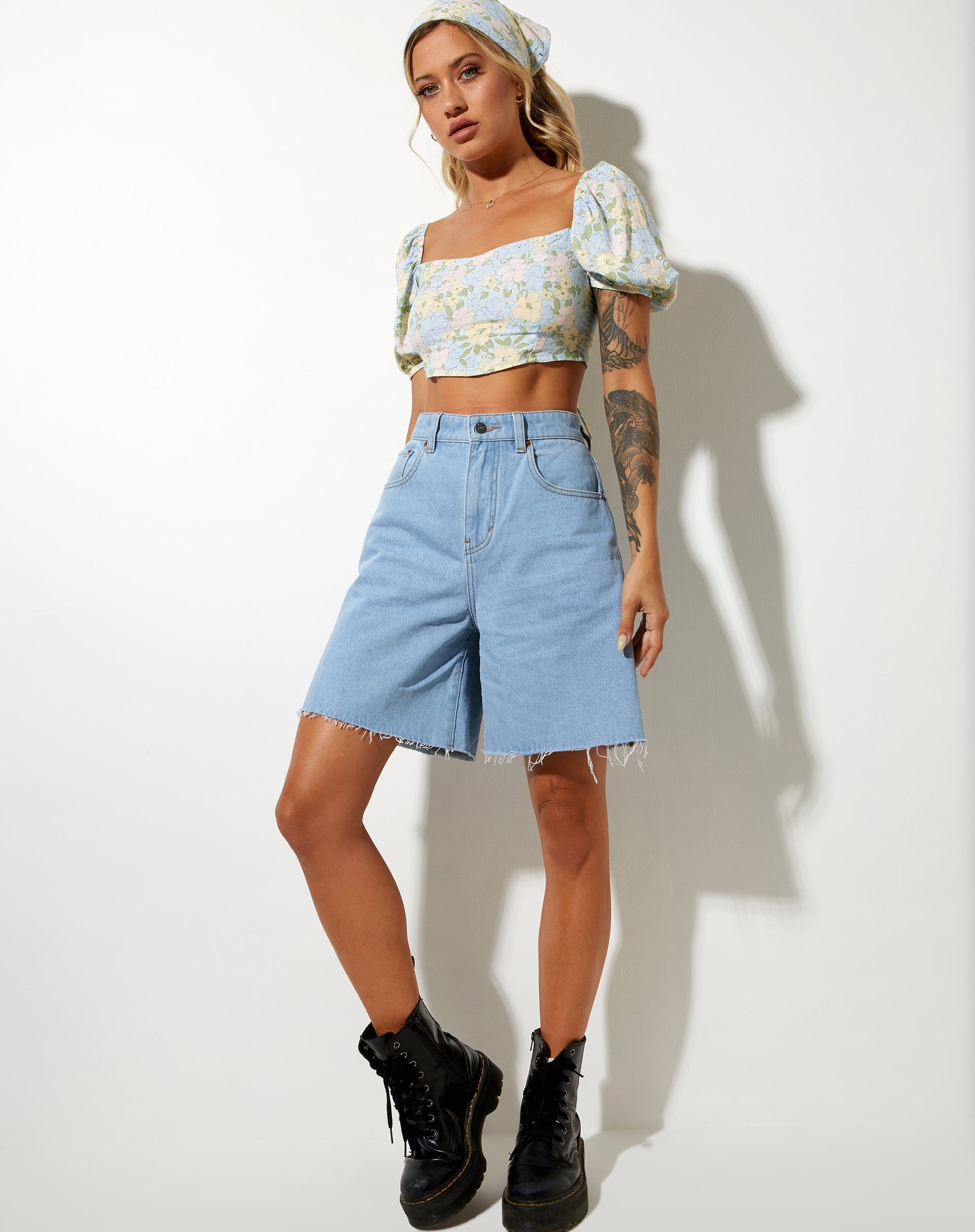 Afbeelding van Yuja Crop Top in Washed Out Pastel Floral