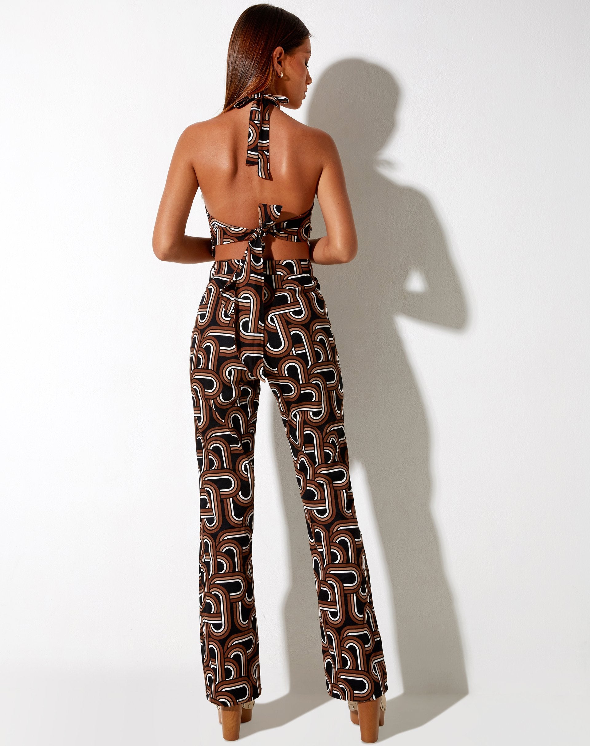 Afbeelding van Jida Crop Top in Ton-sur-ton Interlink Zwart