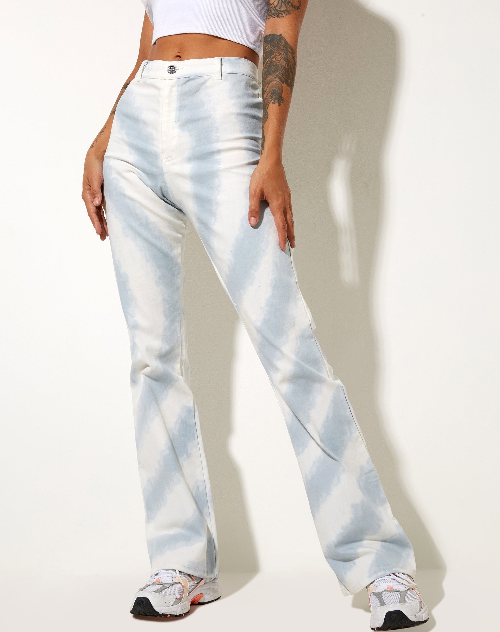 Afbeelding van Zoven broek in blauw en witte swirl