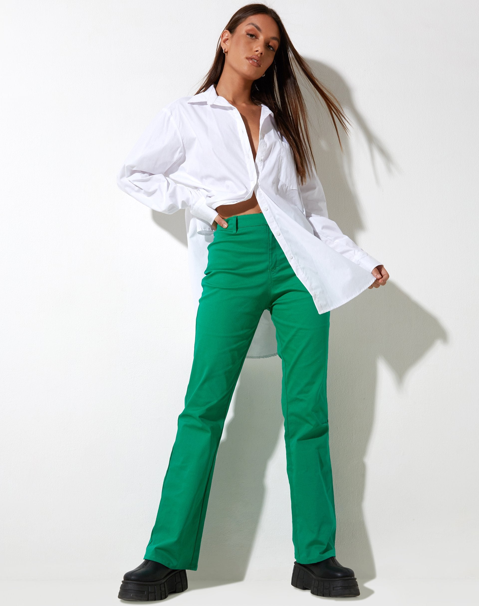 Afbeelding van Zoven flare broek in keperstof Blush Green