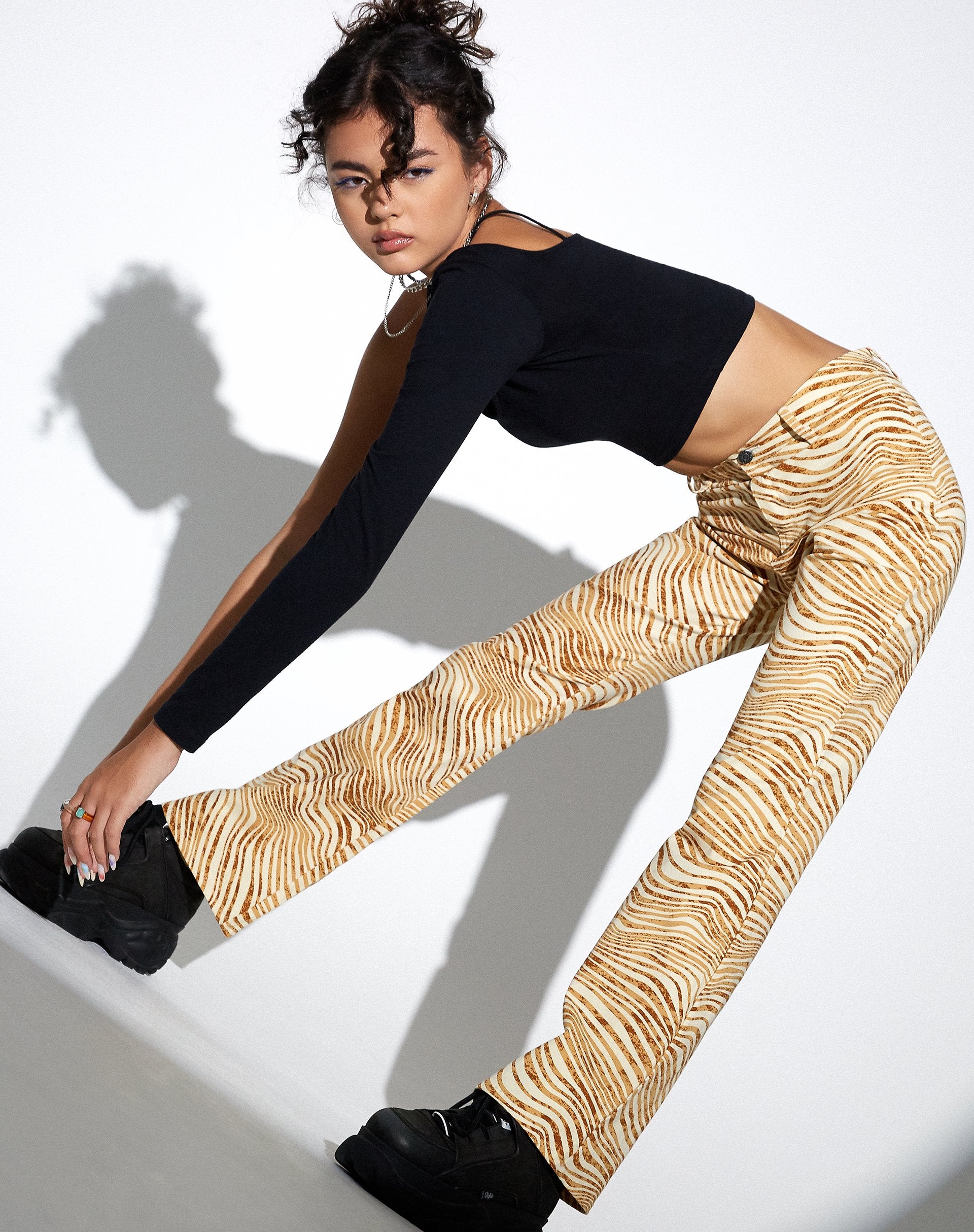 Afbeelding van MOTEL X OLIVIA NEILL Zoven Flare Broek in Desert Terrain Tan